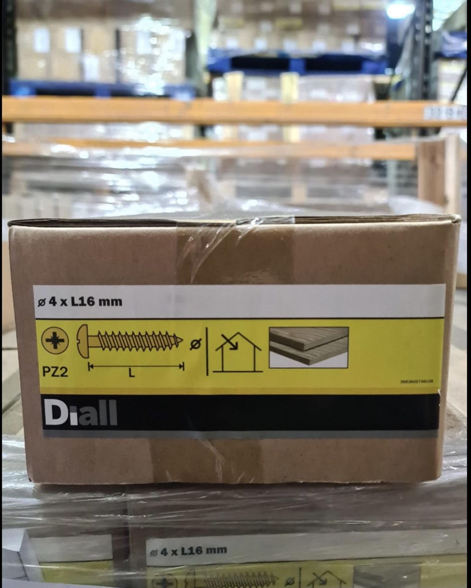 Brand new 4kg box of diall 4 x l16mm pz2 wood screws rrp £23.75