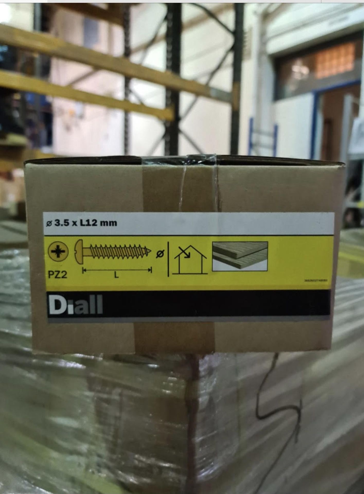 Brand new 4 kg box of diall 3.5 x l12mm pz2 wood screws rrp £23.75