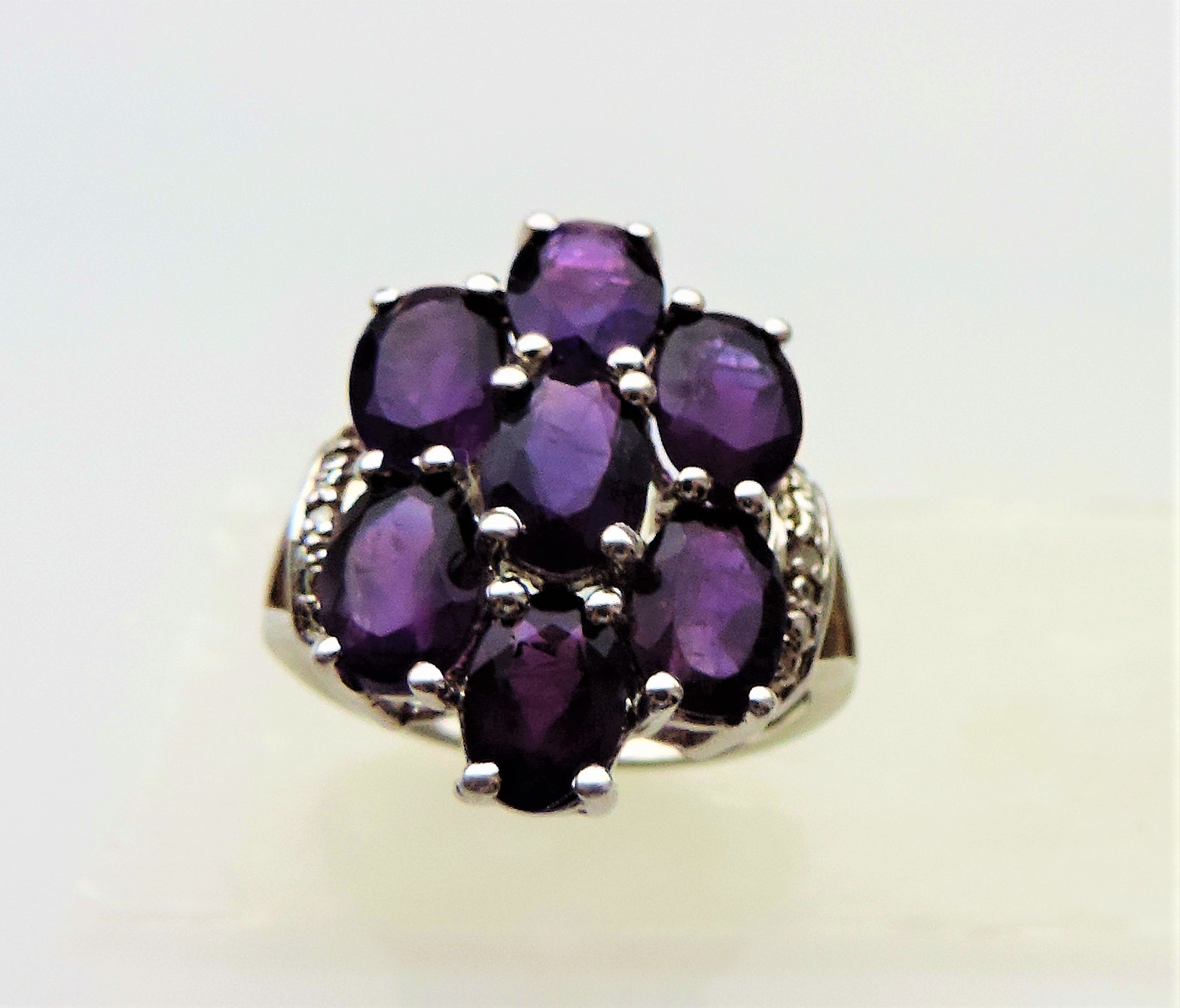 3.15 carat Amethyst Cluster Ring - Image 2 of 5