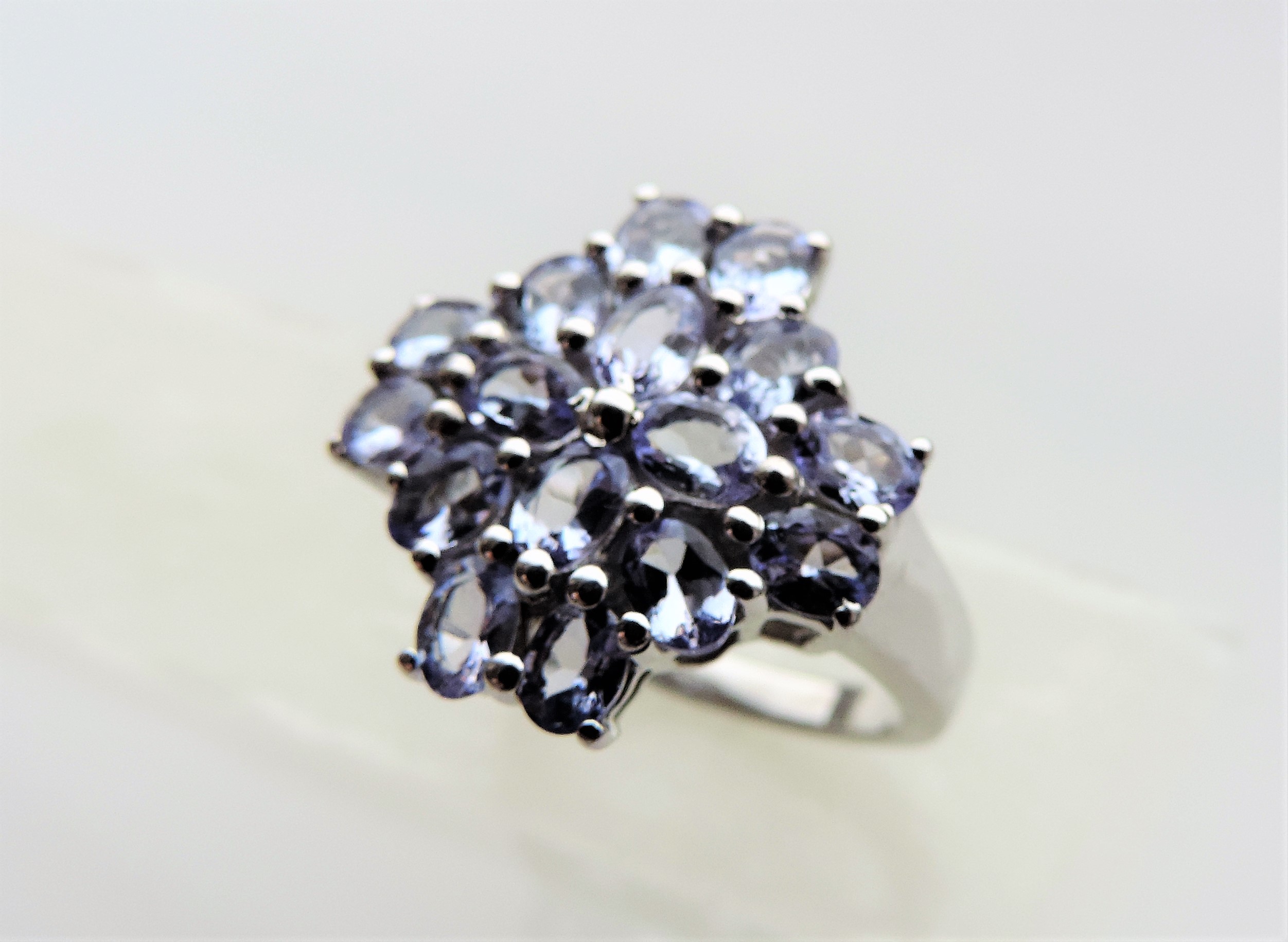 3.20 carat Tanzanite Cluster Ring - Image 2 of 6