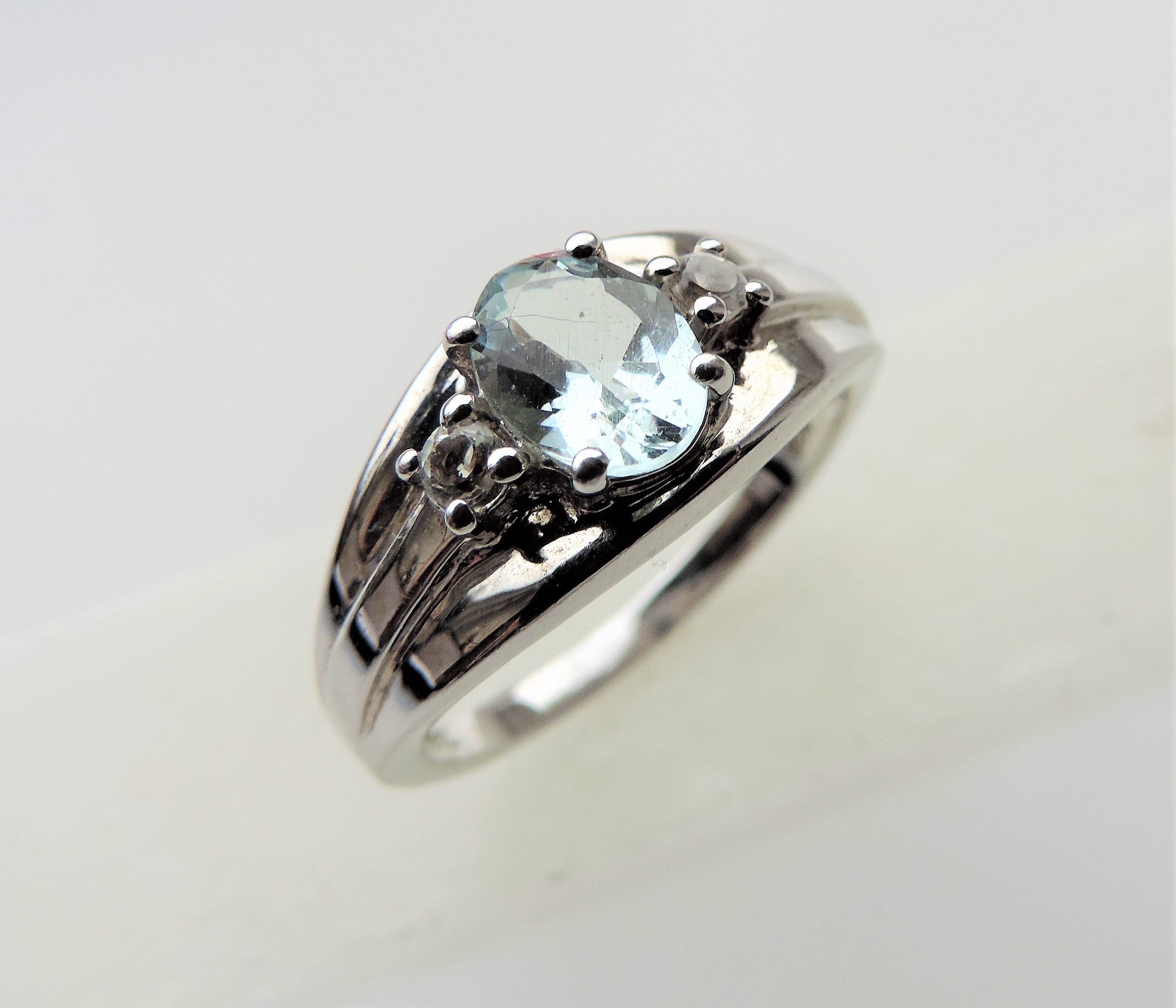 1.1 carat Aquamarine & Diamond Ring - Image 4 of 5