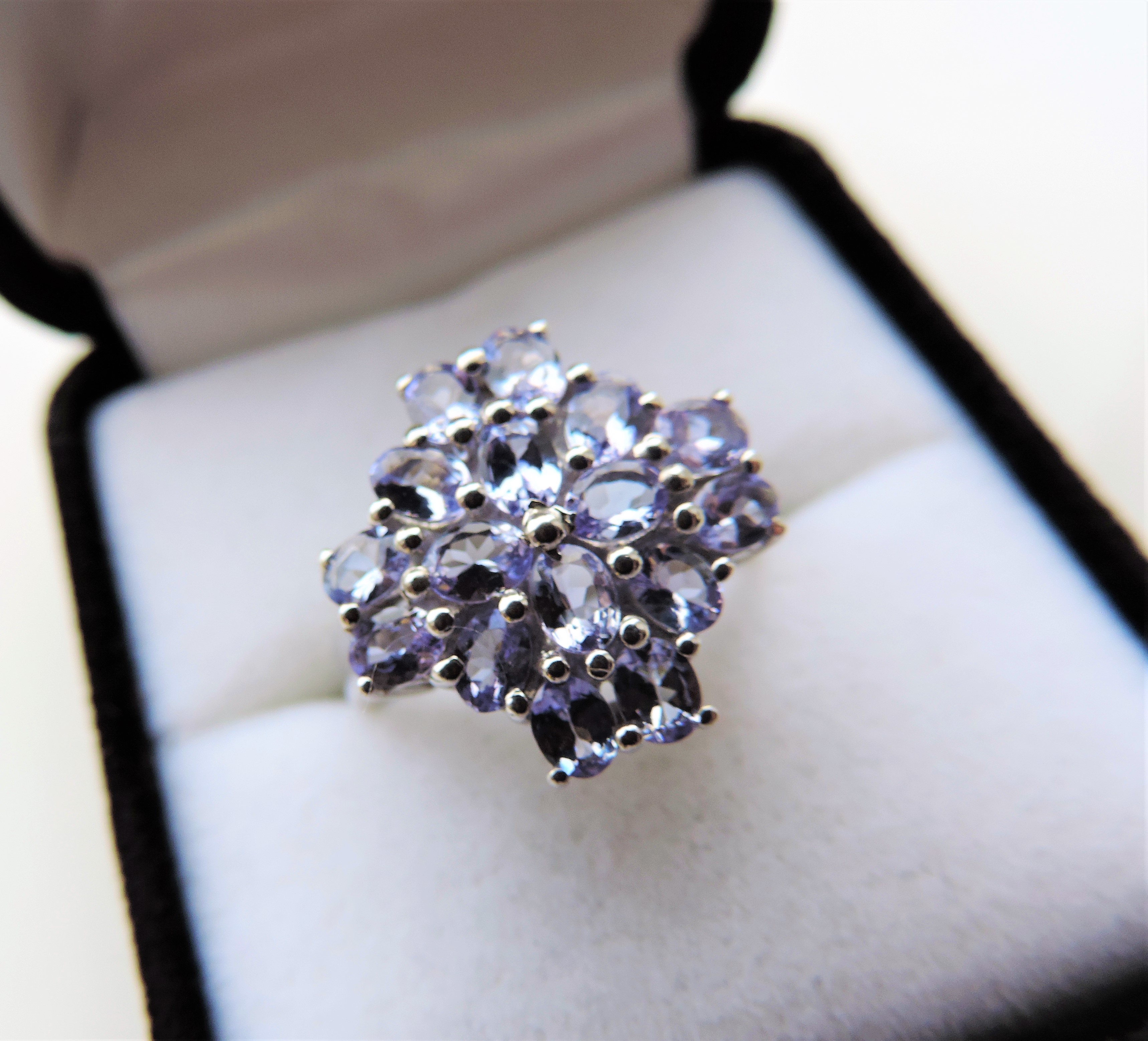 3.20 carat Tanzanite Cluster Ring - Image 6 of 6