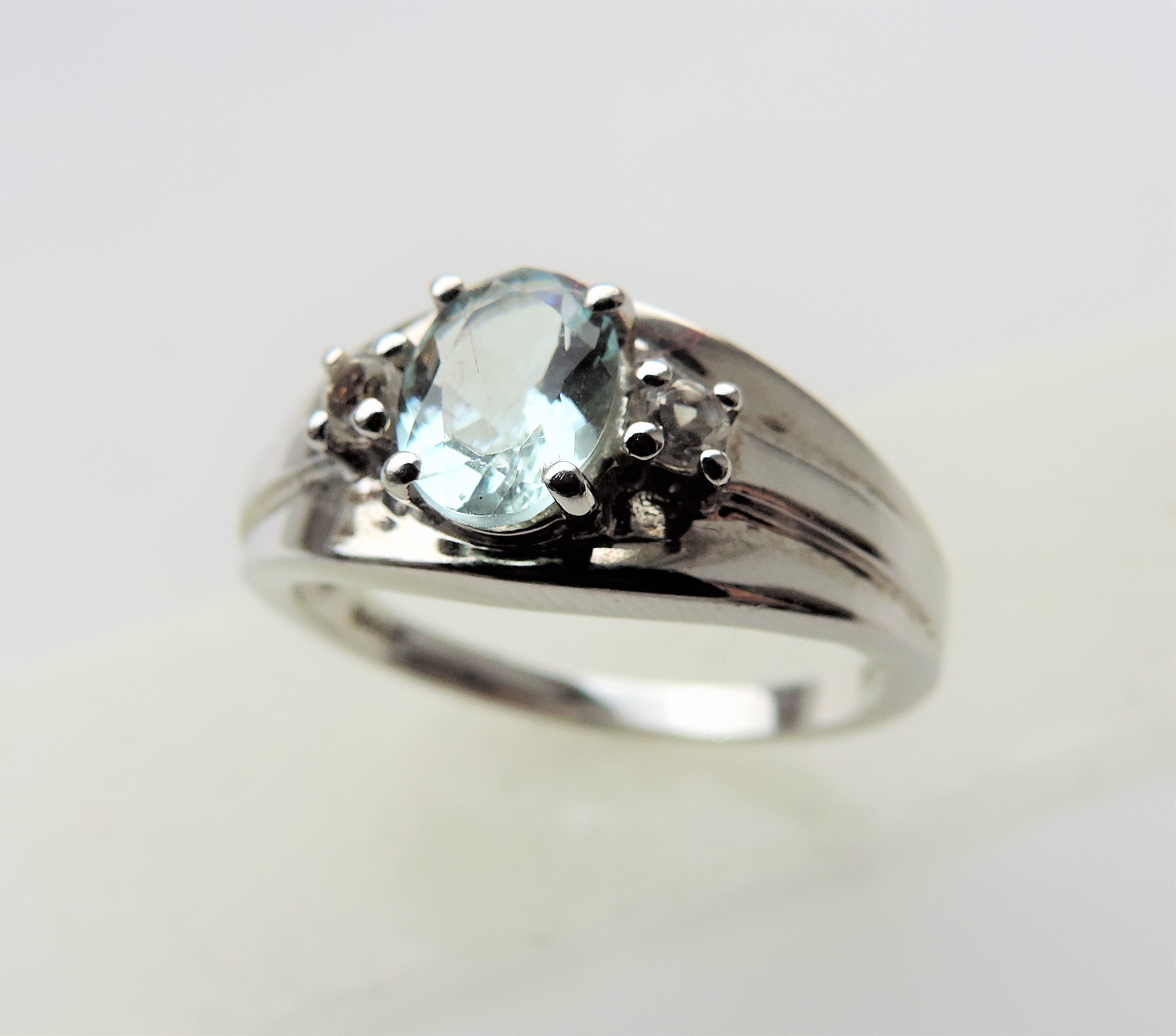 1.1 carat Aquamarine & Diamond Ring - Image 3 of 5