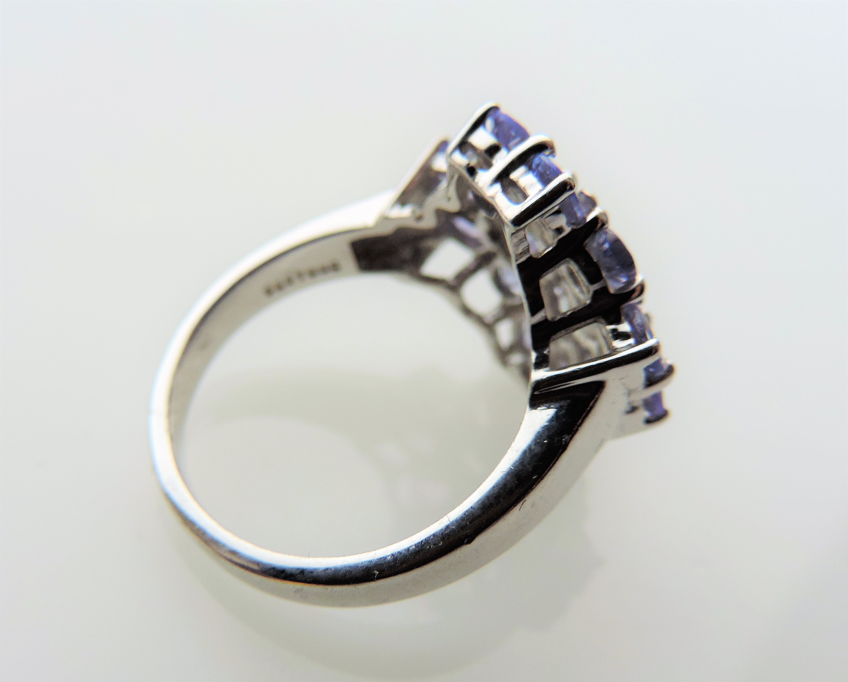 3.20 carat Tanzanite Cluster Ring - Image 5 of 6