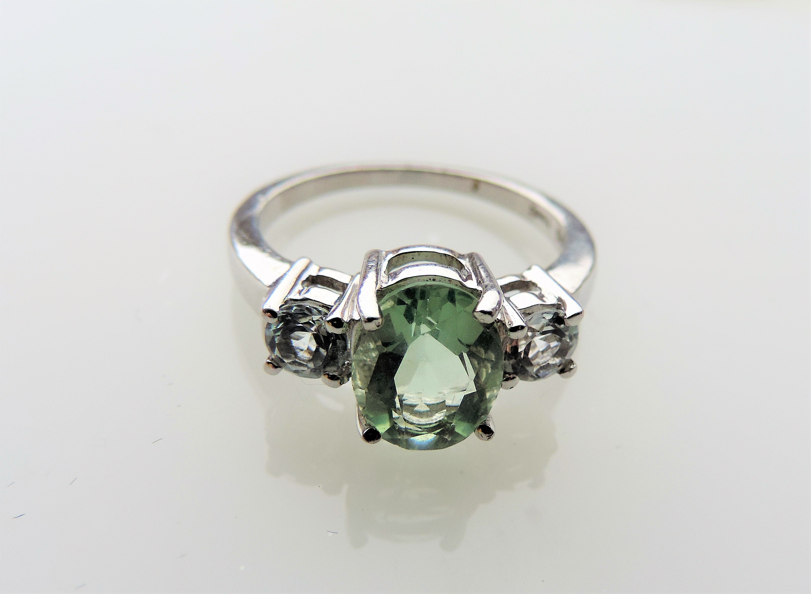 2.5 ct Green Topaz and Aquamarine Ring - Image 4 of 5