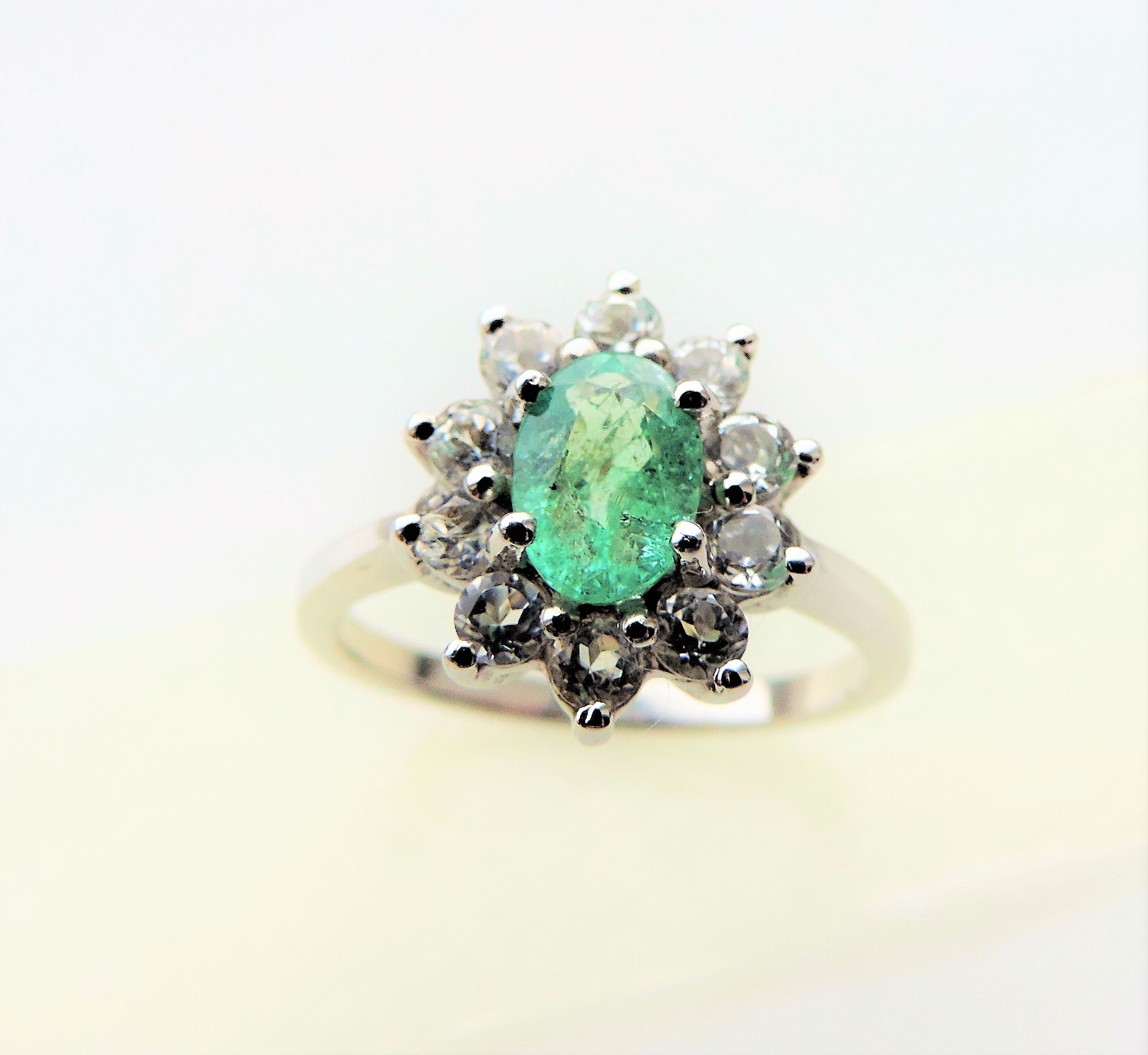 1.5 carat Green and White Topaz Ring - Image 4 of 6