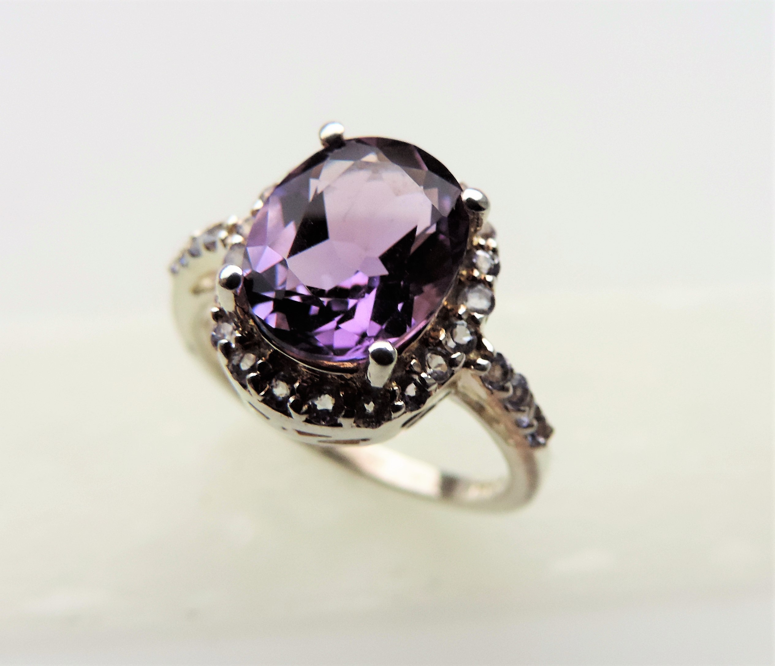 2.4 carat Amethyst & Diamond Ring - Image 5 of 6