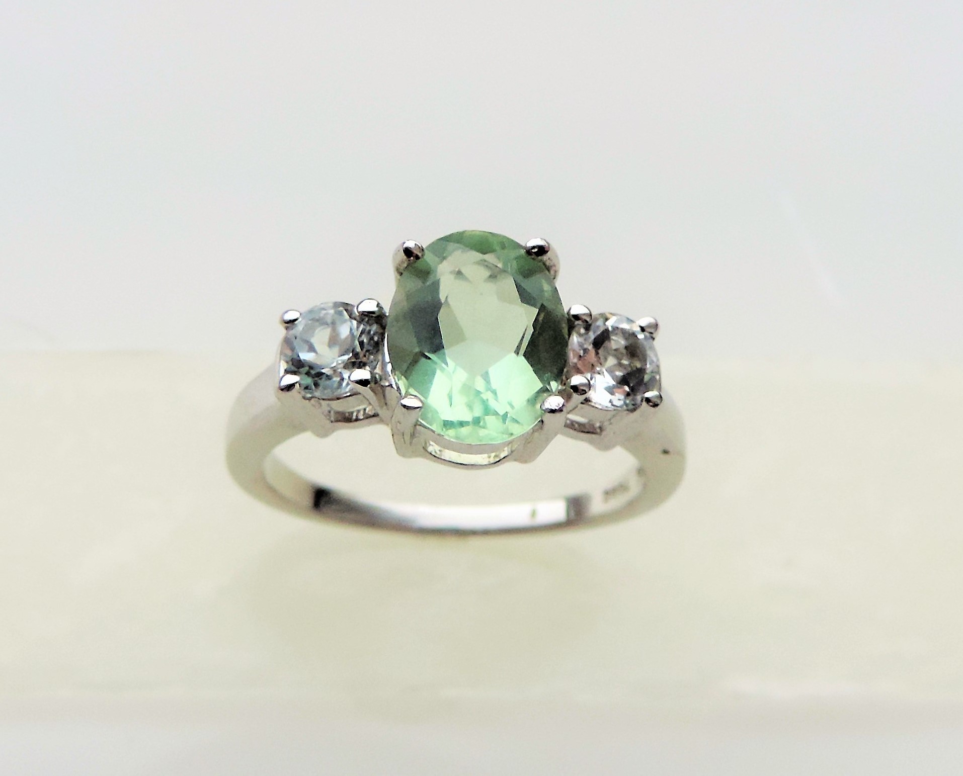 2.5 ct Green Topaz and Aquamarine Ring - Image 2 of 5