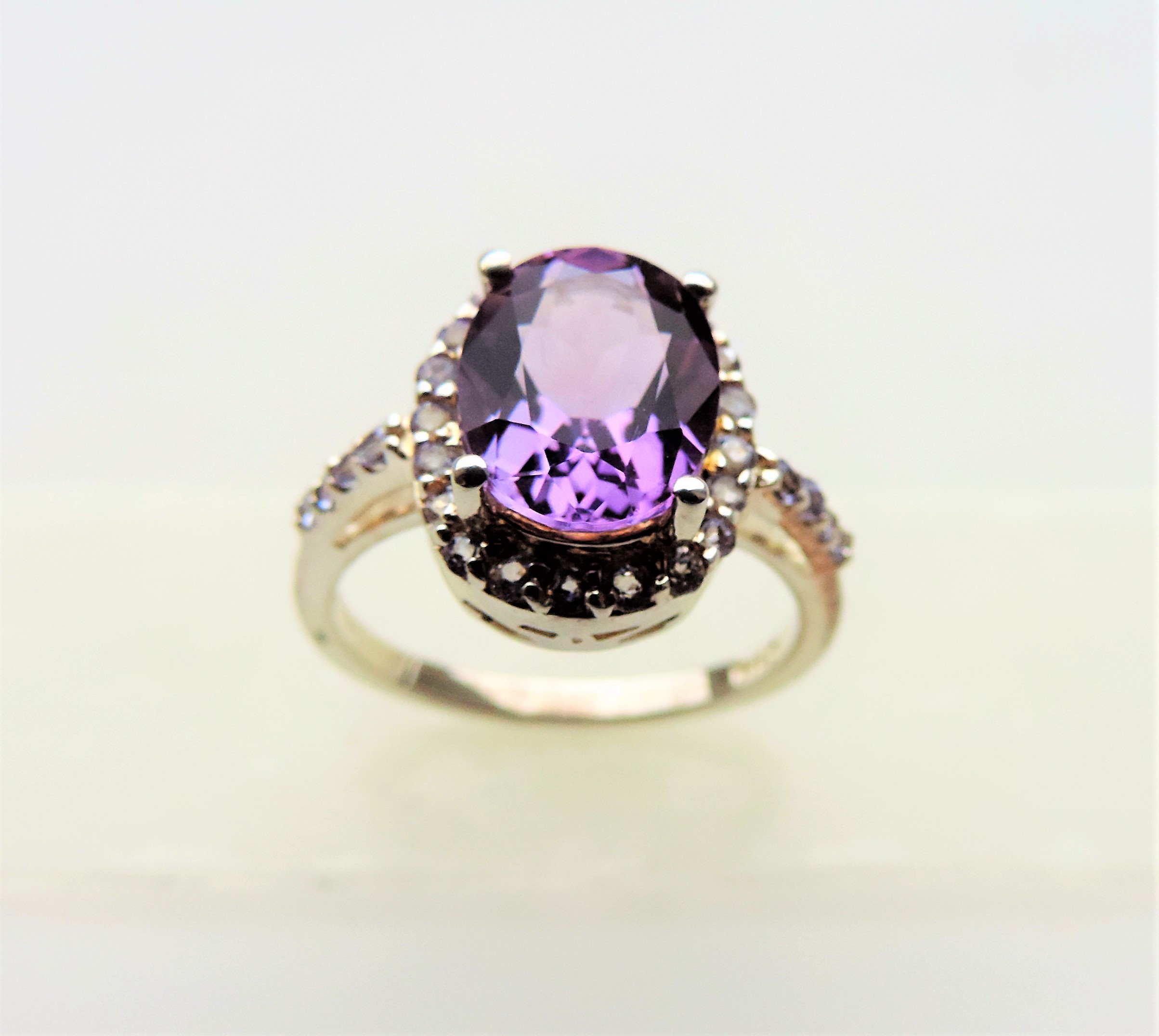 2.4 carat Amethyst & Diamond Ring - Image 3 of 6