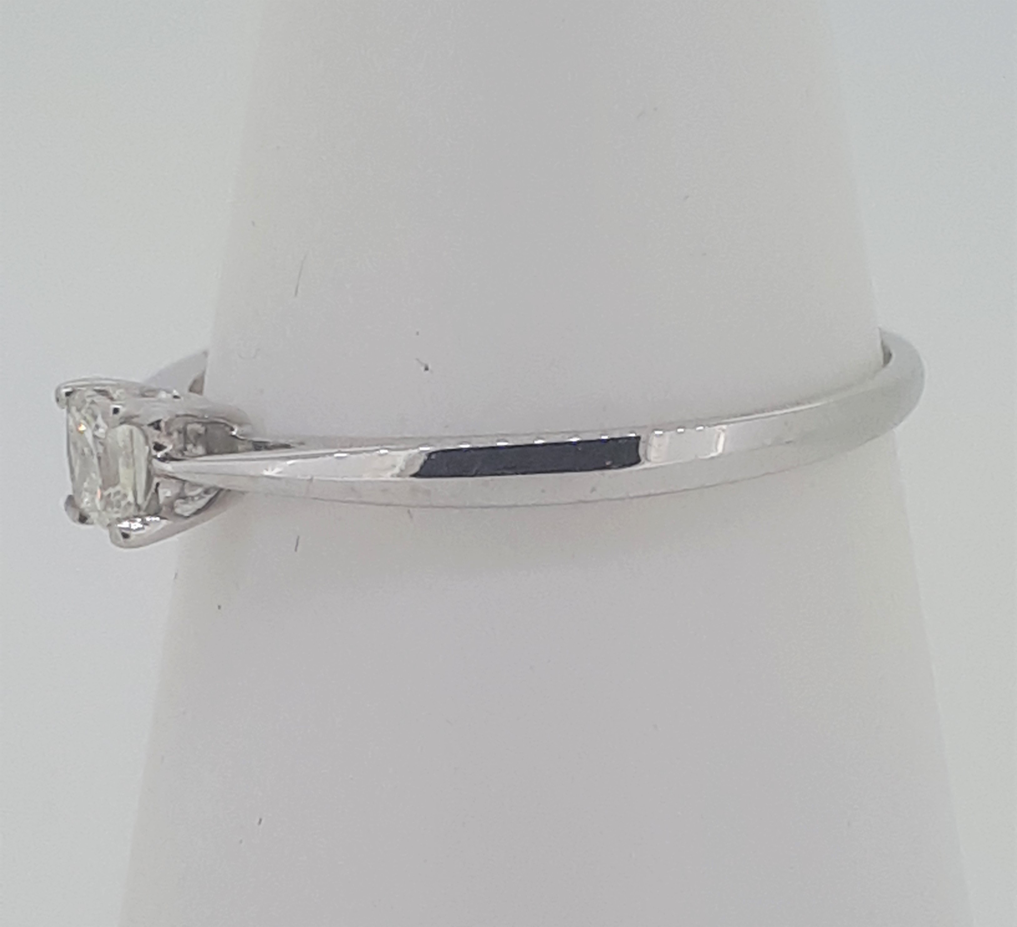 18ct (750) White Gold 0.2ct Princess Cut Solitaire Diamond Ring - Image 5 of 7