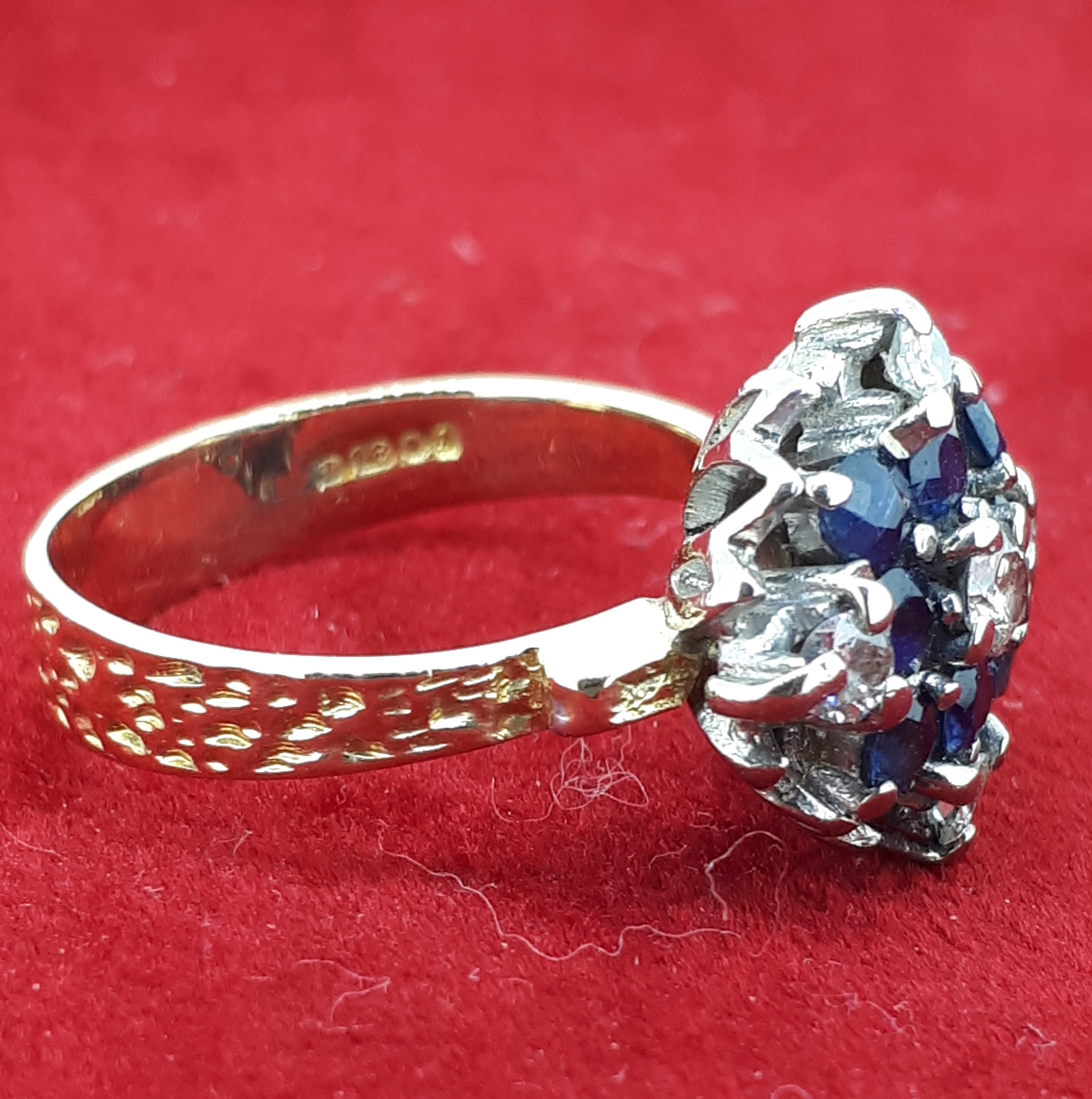 Vintage 18ct (750) Yellow Gold 0.25ct Diamond & Sapphire Cluster Ring - Image 3 of 9