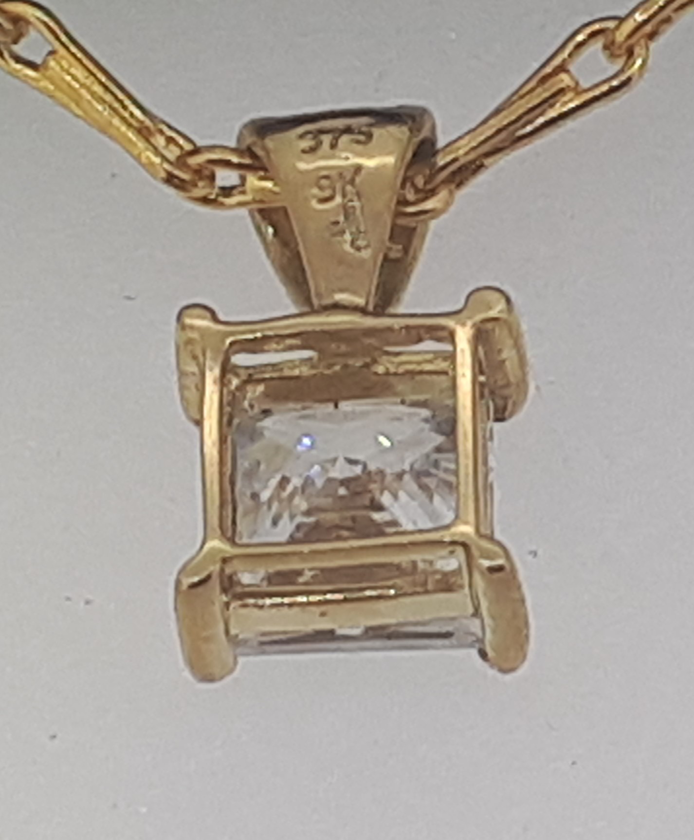 9ct (375) Yellow Gold Four Claw CZ Pendant - Image 4 of 4