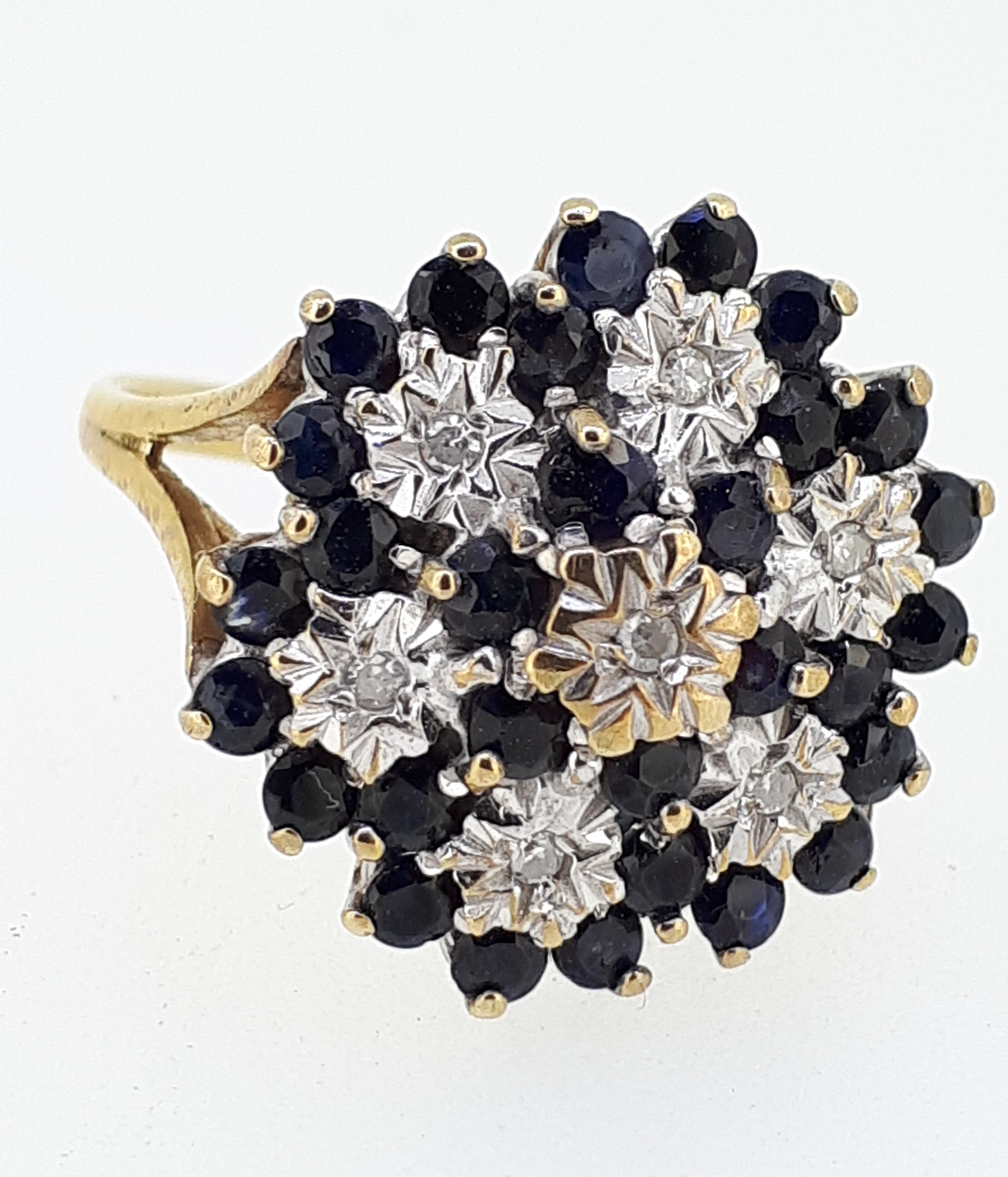 9ct (375) Yellow Gold Sapphire & Diamond Large Cluster Ring - Image 6 of 8