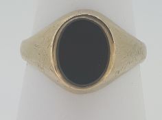 9ct (375) Yellow Gold Oval Black Onyx Signet Ring