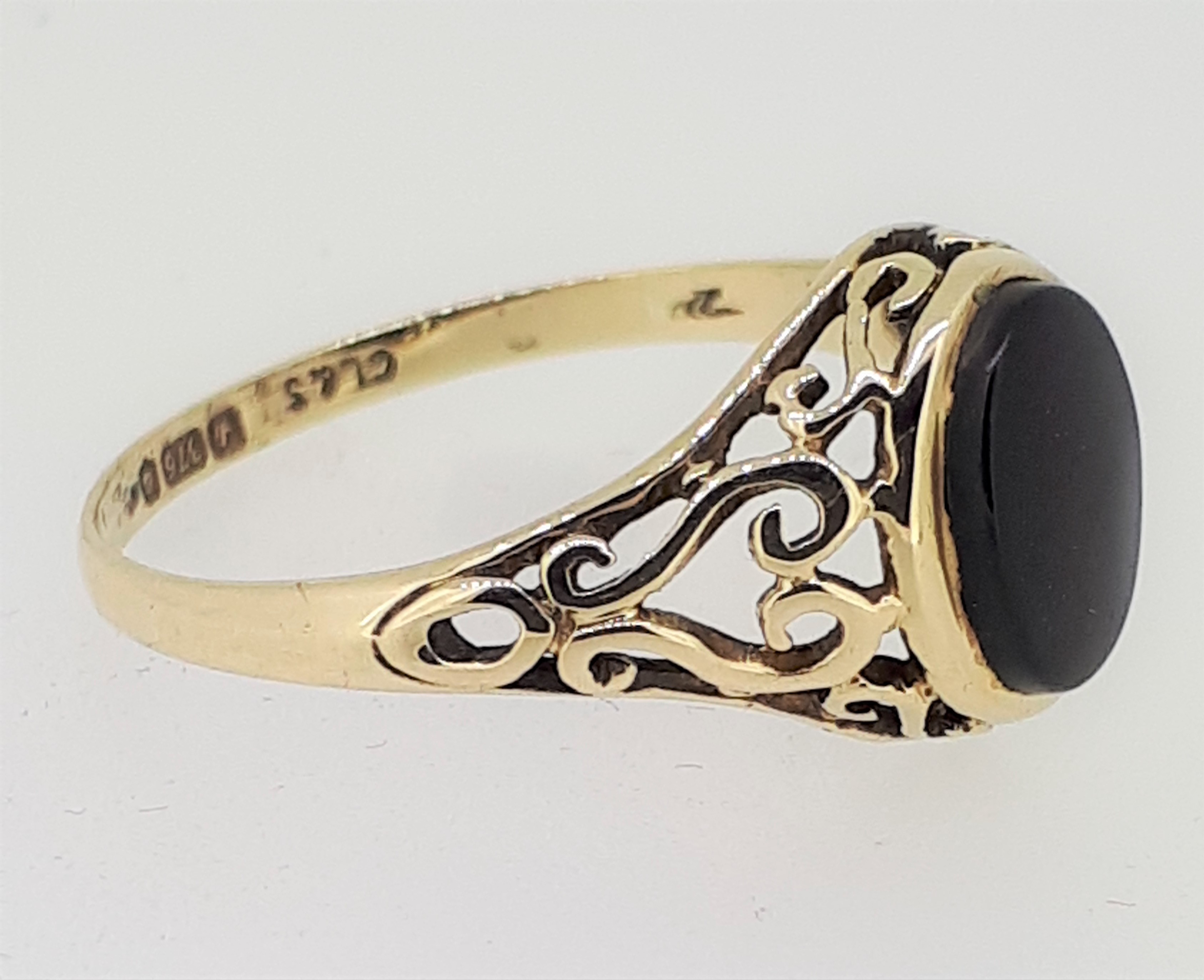 9ct (375) Yellow Gold Oval Onyx Signet Ring - Image 3 of 5