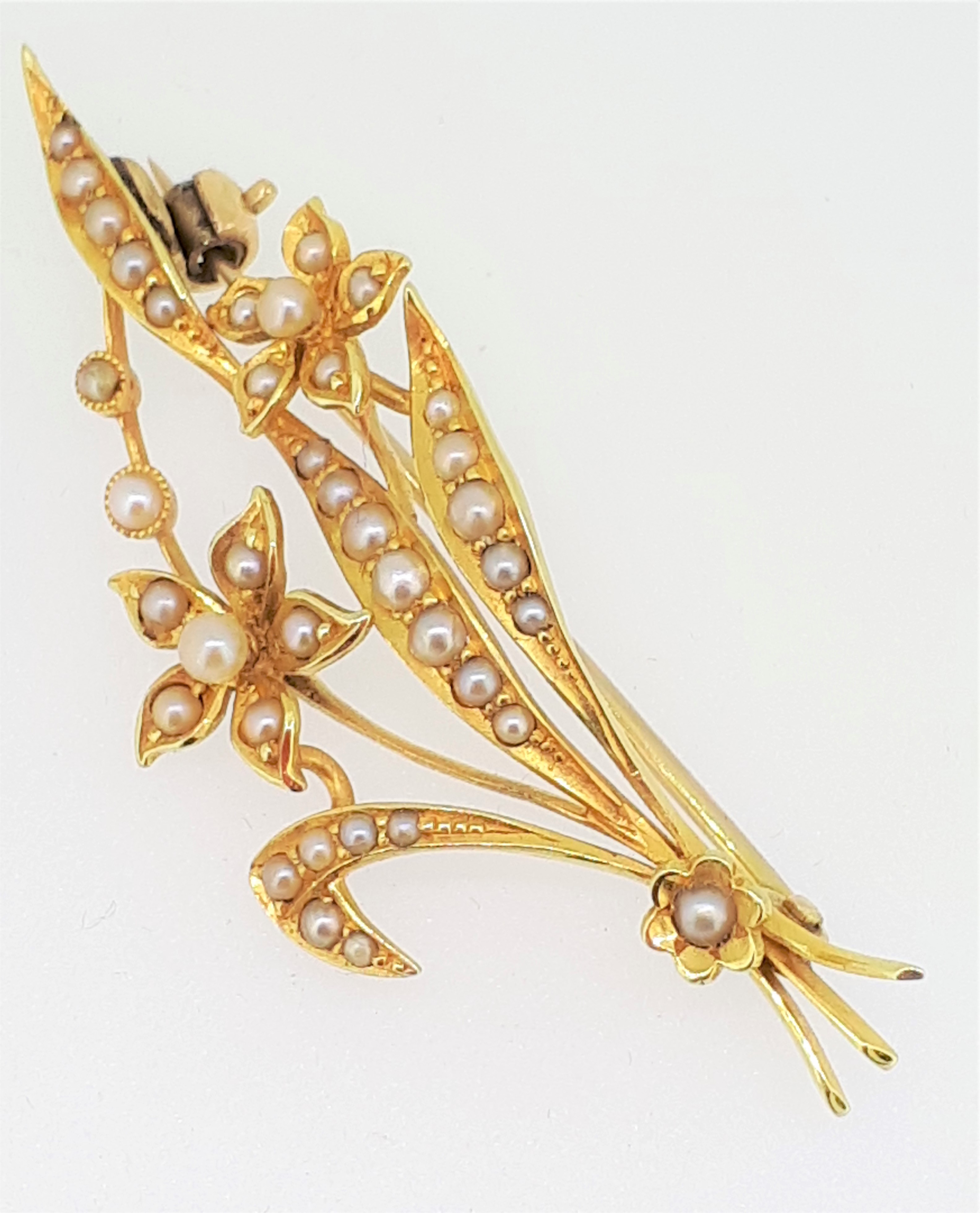 15ct (585) Yellow Gold Seed Pearl Flower Brooch - Image 2 of 9