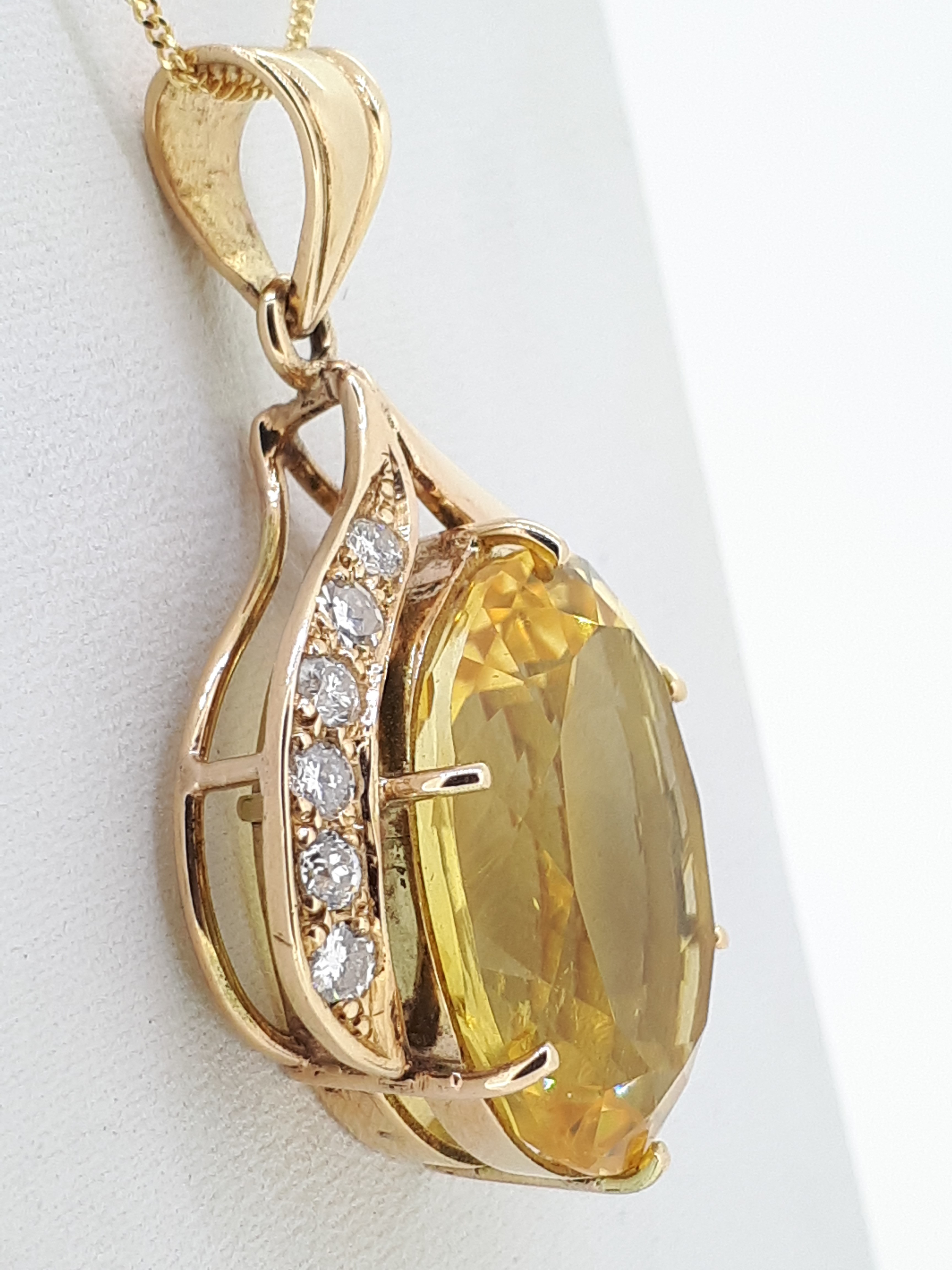 9ct (375) Yellow Gold Large Citrine and 0.25ct Diamond Pendant - Image 3 of 5