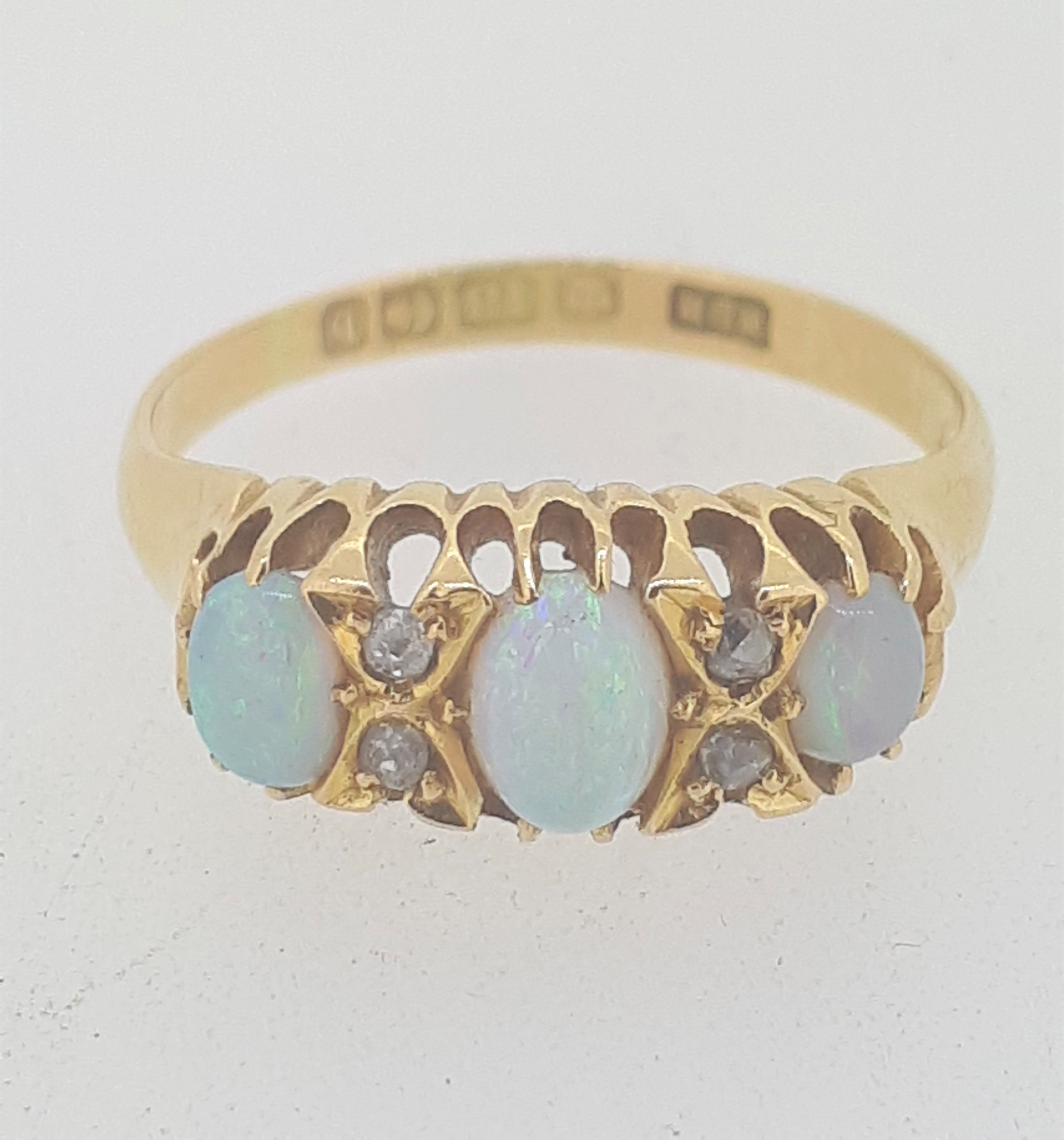 Vintage 18ct (750) Yellow Gold Opal & Diamond Ring - Image 2 of 7