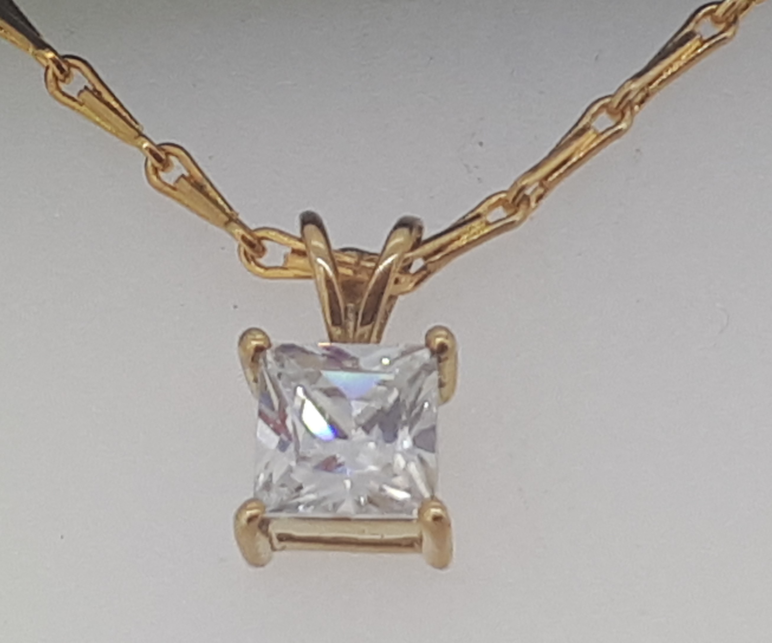 9ct (375) Yellow Gold Four Claw CZ Pendant - Image 3 of 4