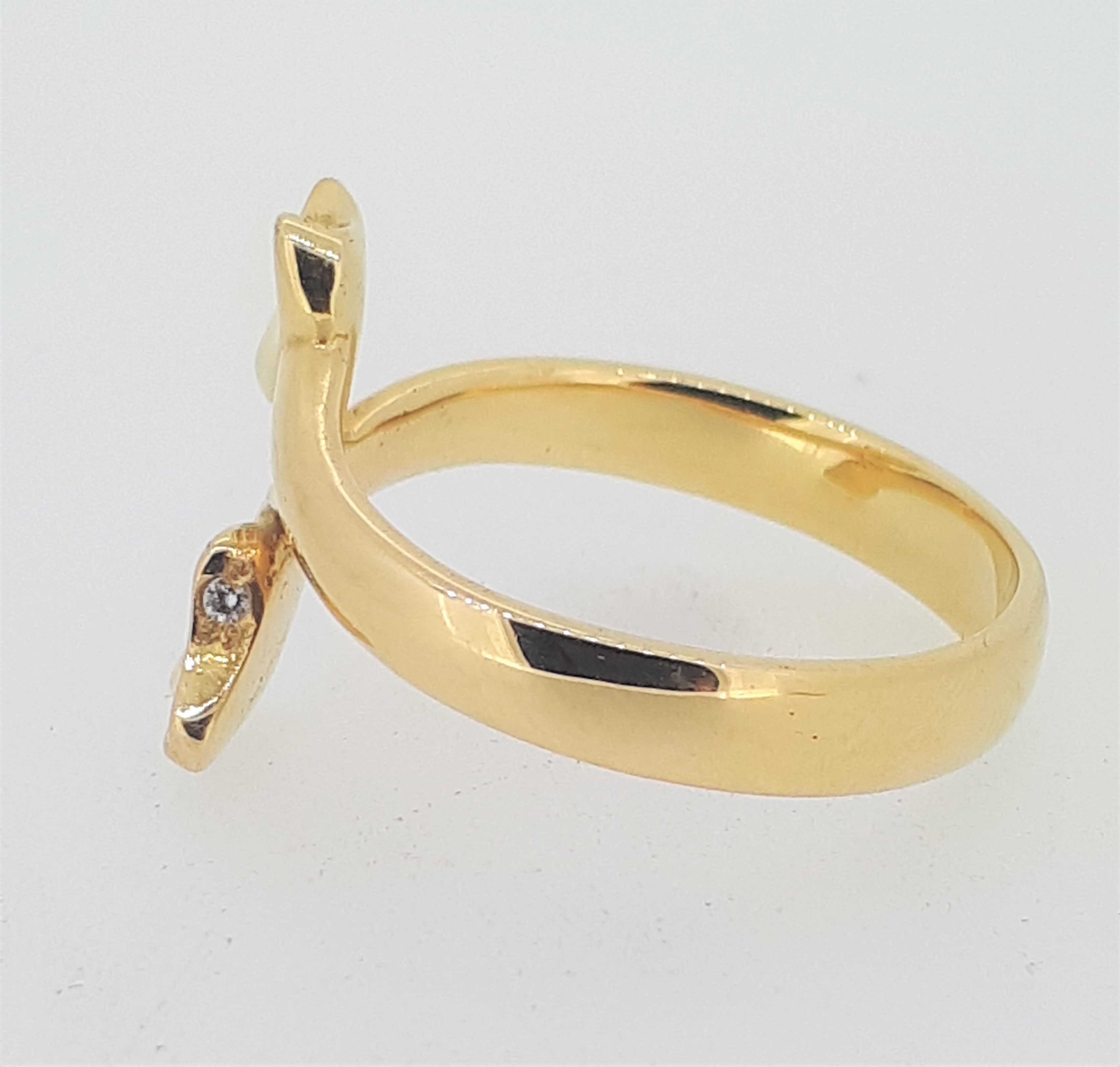 Handmade 18ct (750) Yellow Gold Double Head Snake Diamond Eye Ring - Image 6 of 8