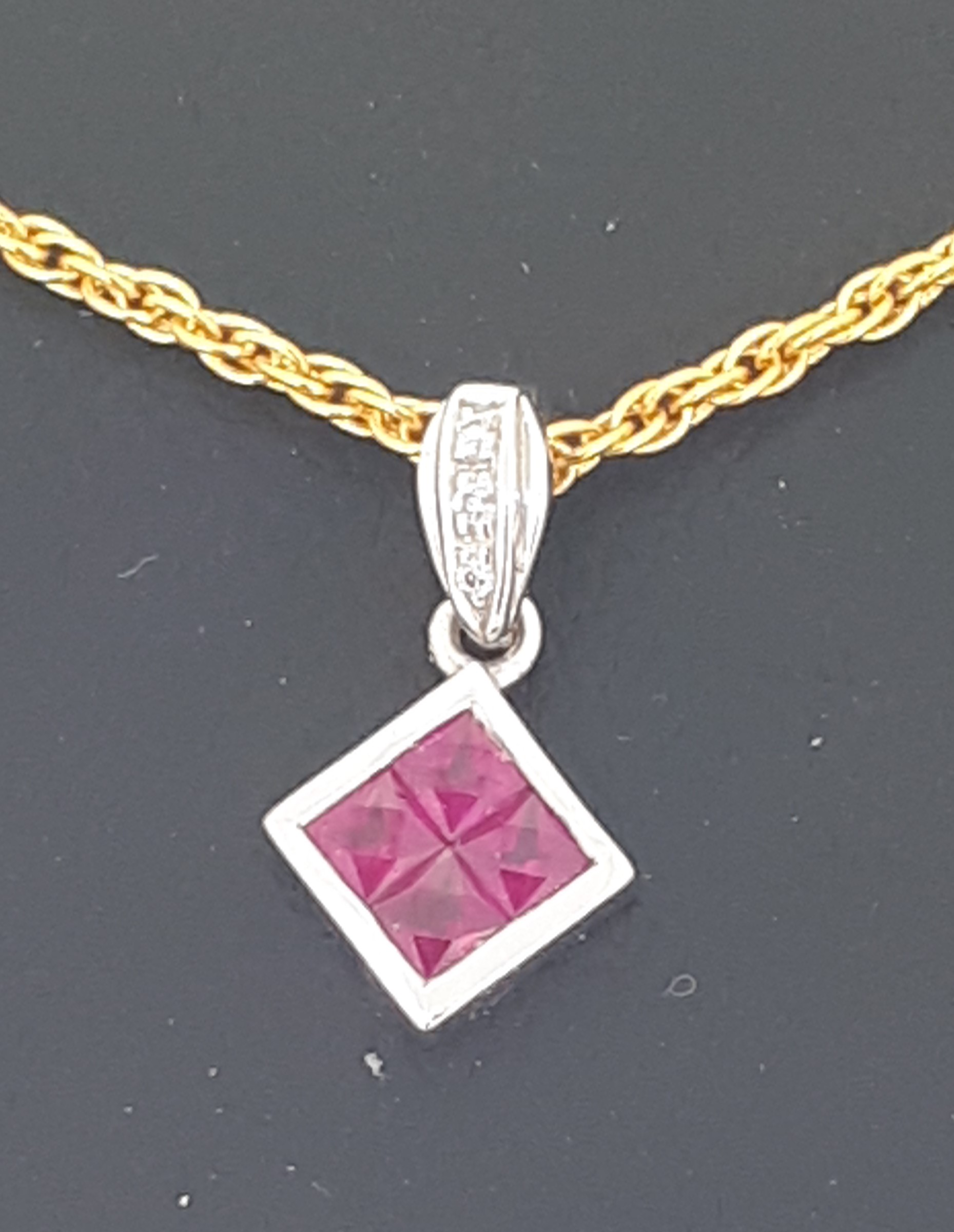 9ct (375) White Gold Diamond & Ruby Pendant - Image 2 of 3