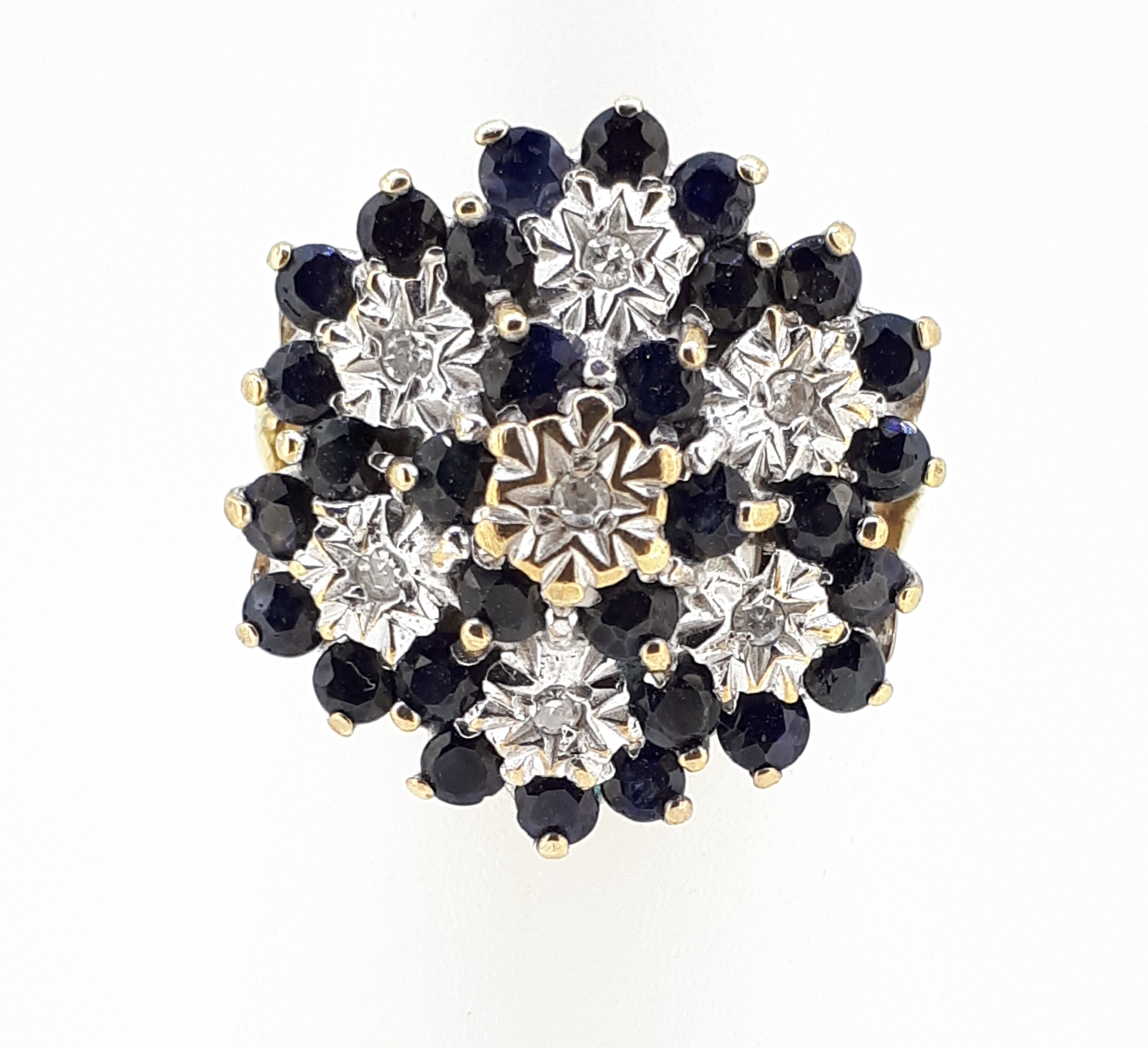 9ct (375) Yellow Gold Sapphire & Diamond Large Cluster Ring - Image 2 of 8