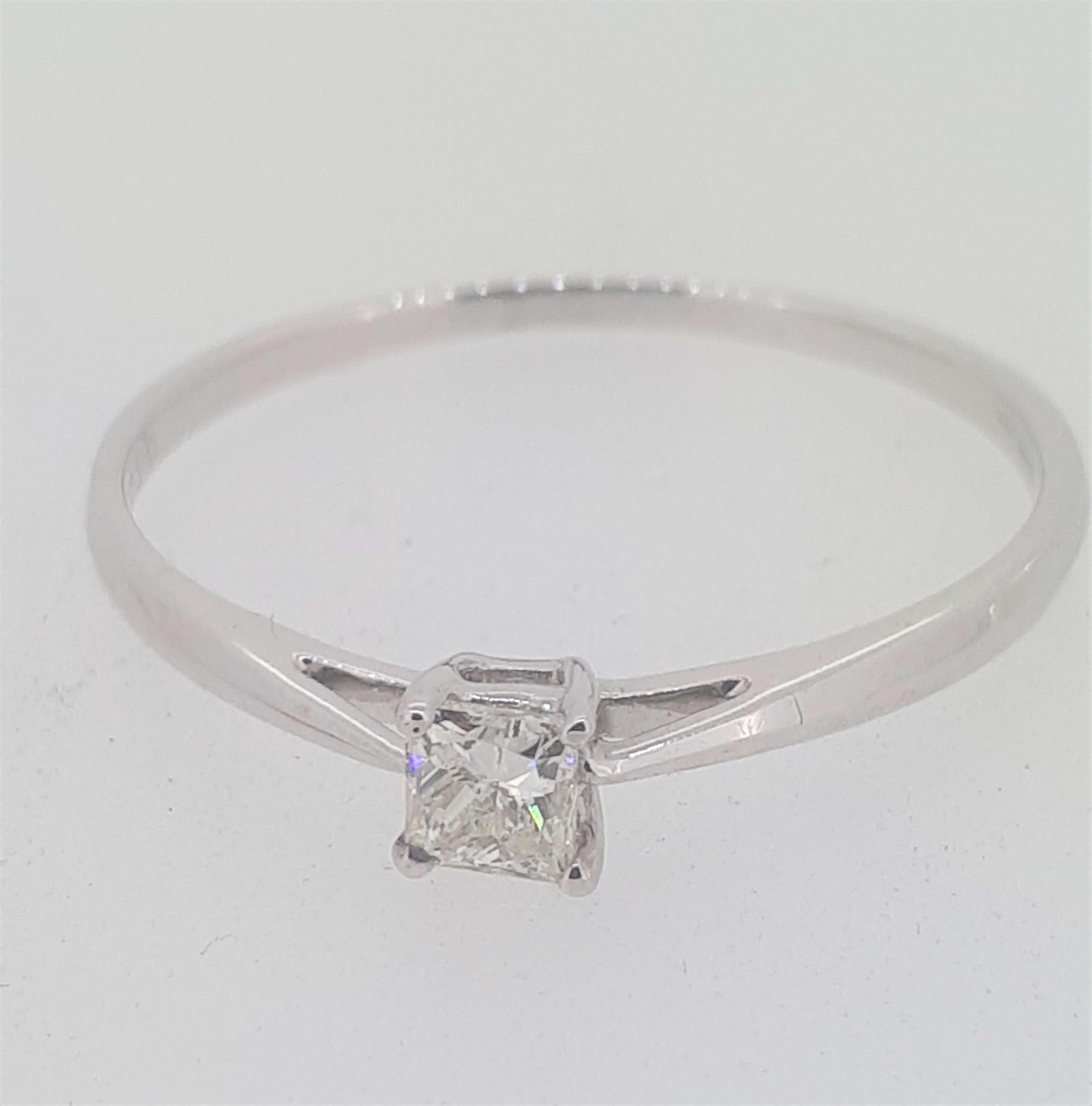 18ct (750) White Gold 0.2ct Princess Cut Solitaire Diamond Ring - Image 2 of 7