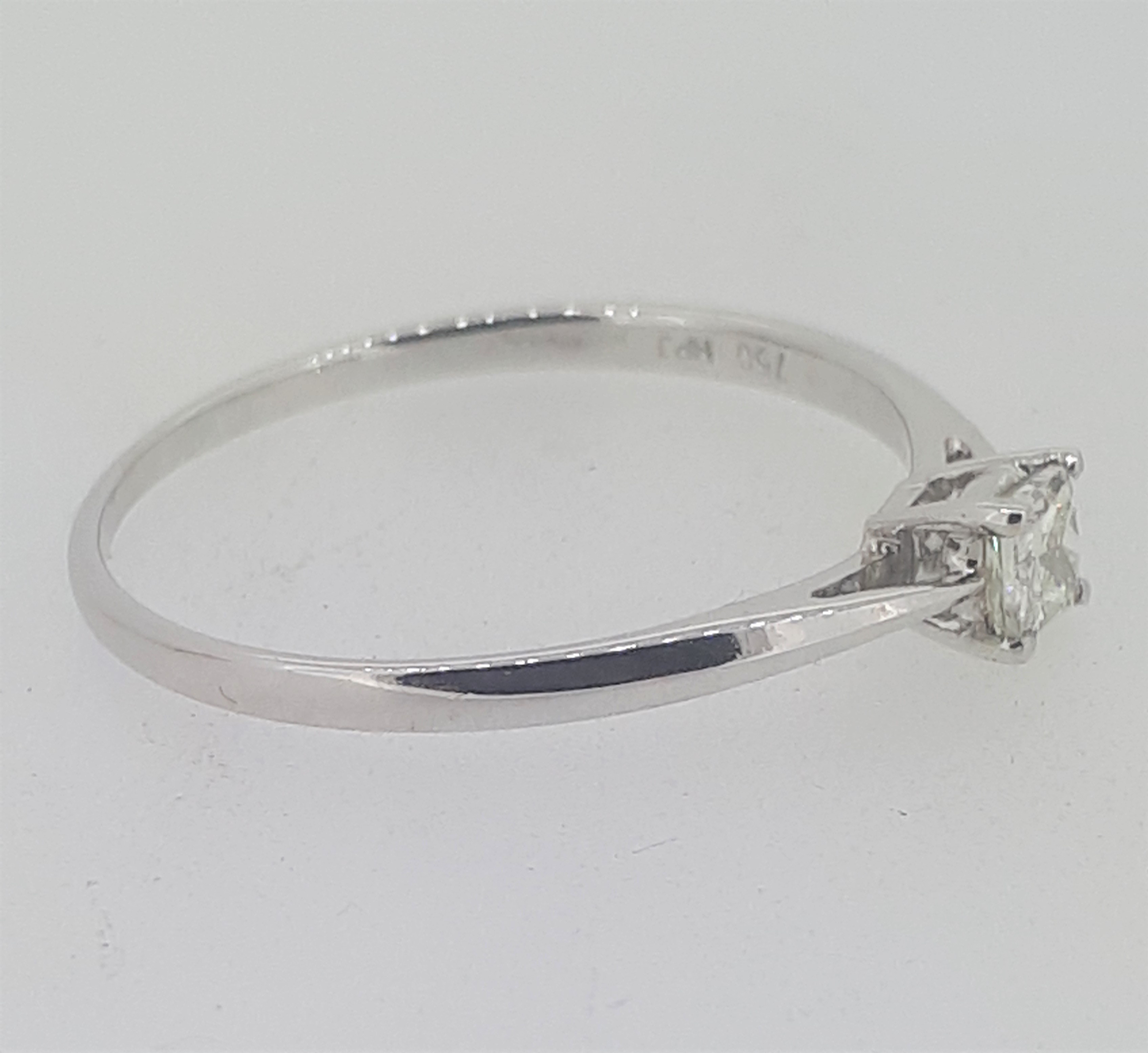 18ct (750) White Gold 0.2ct Princess Cut Solitaire Diamond Ring - Image 7 of 7