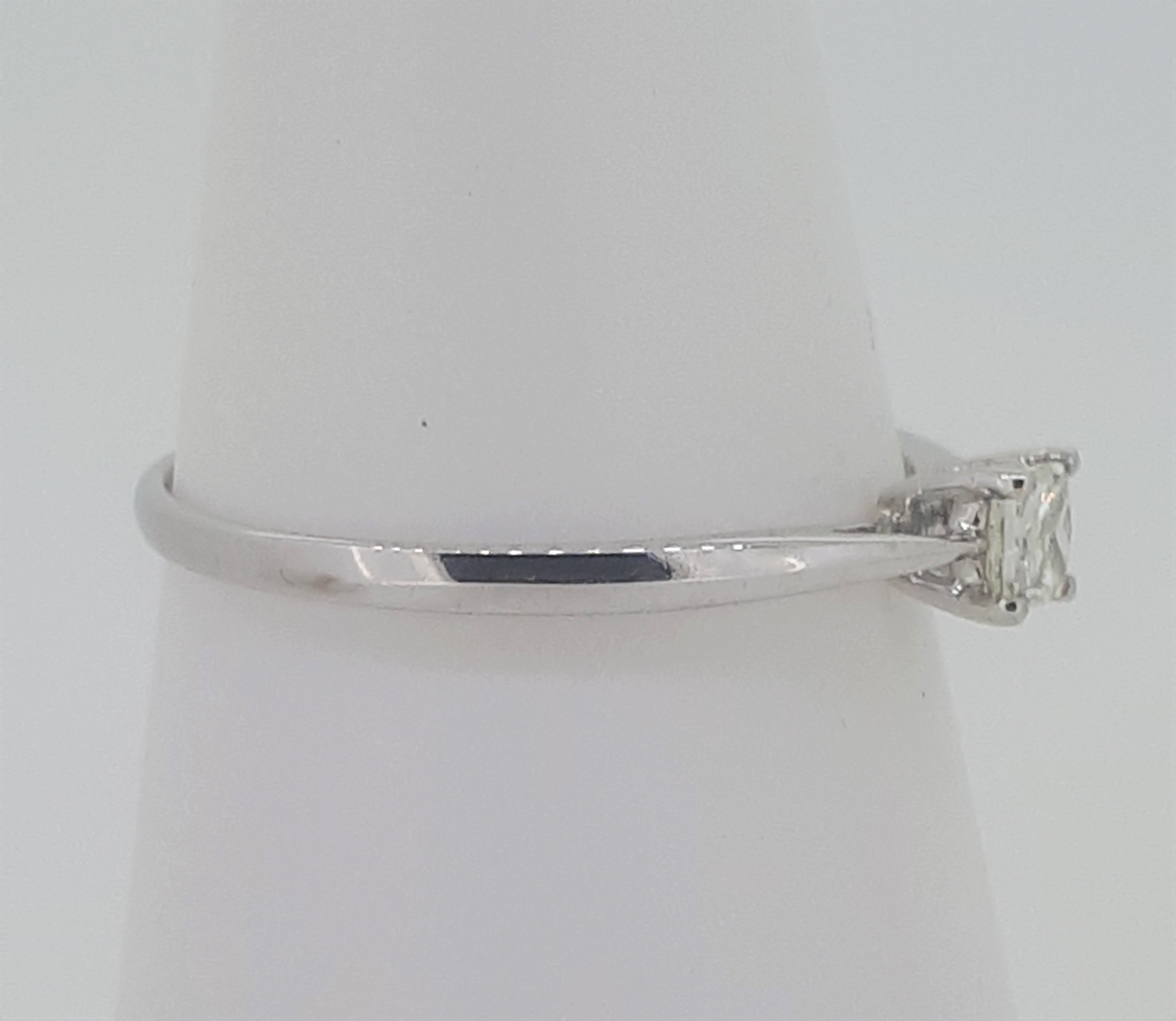 18ct (750) White Gold 0.2ct Princess Cut Solitaire Diamond Ring - Image 4 of 7