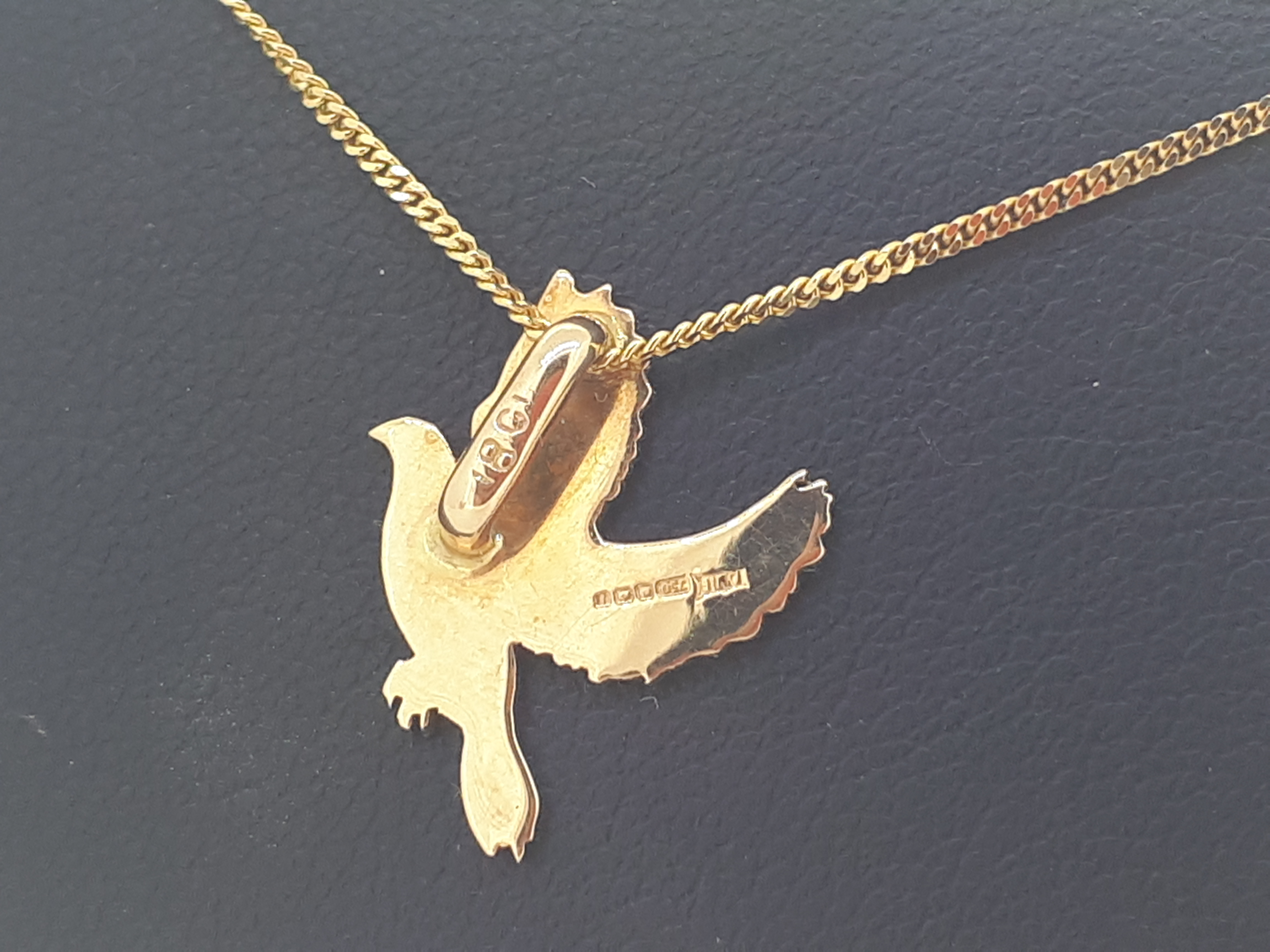 18ct (750) Yellow Gold Dove/Bird Pendant on 18" Curb Chain Necklace - Image 2 of 2