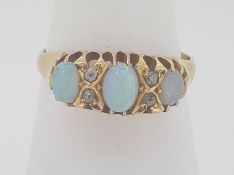 Vintage 18ct (750) Yellow Gold Opal & Diamond Ring