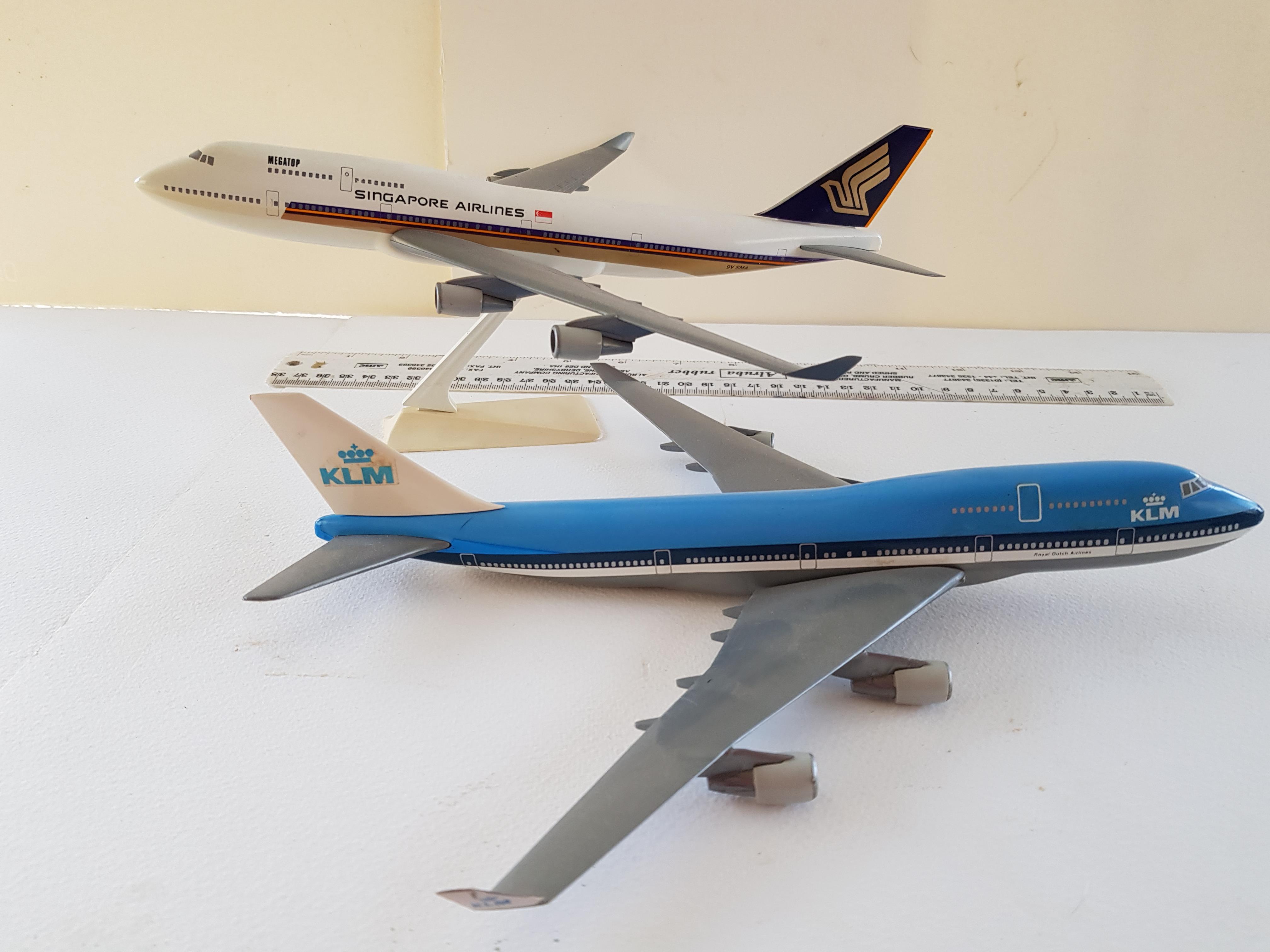 Singapore and KLM Model airplanes