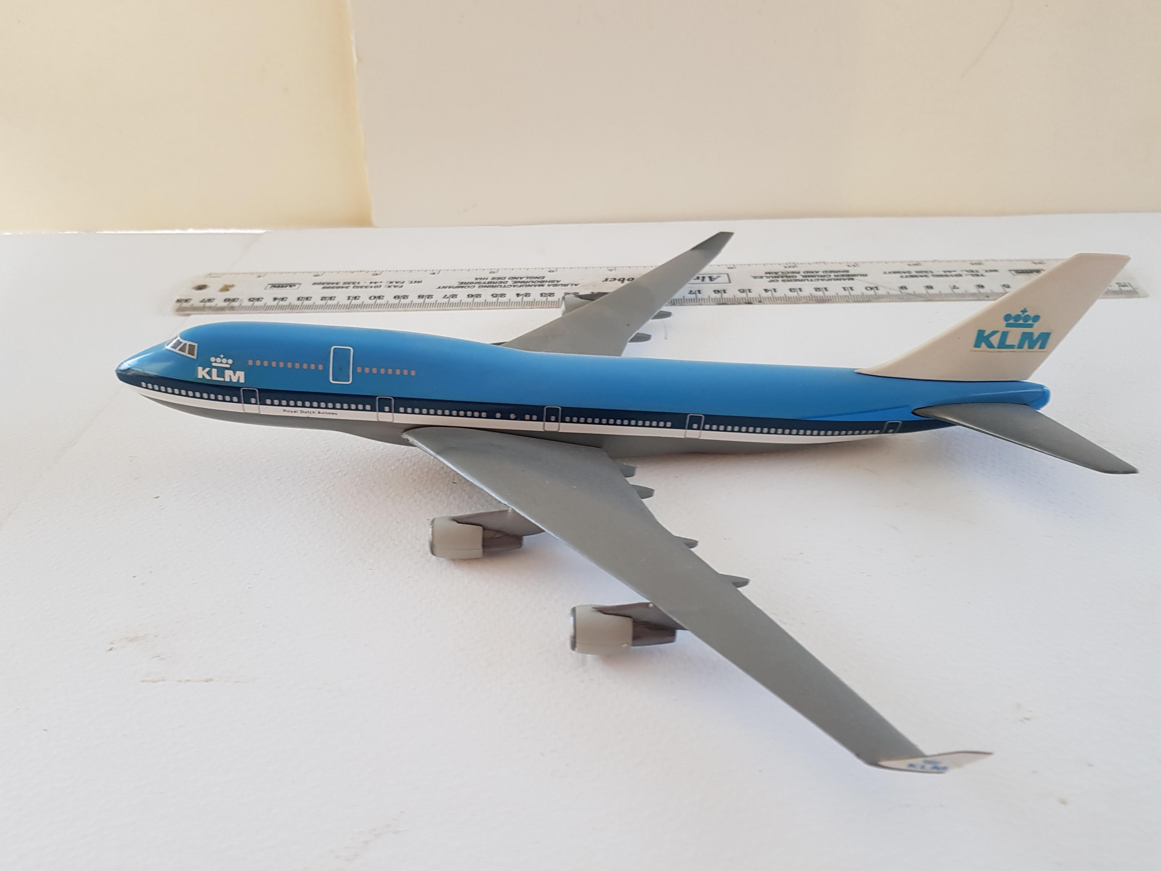 Singapore and KLM Model airplanes - Image 3 of 3