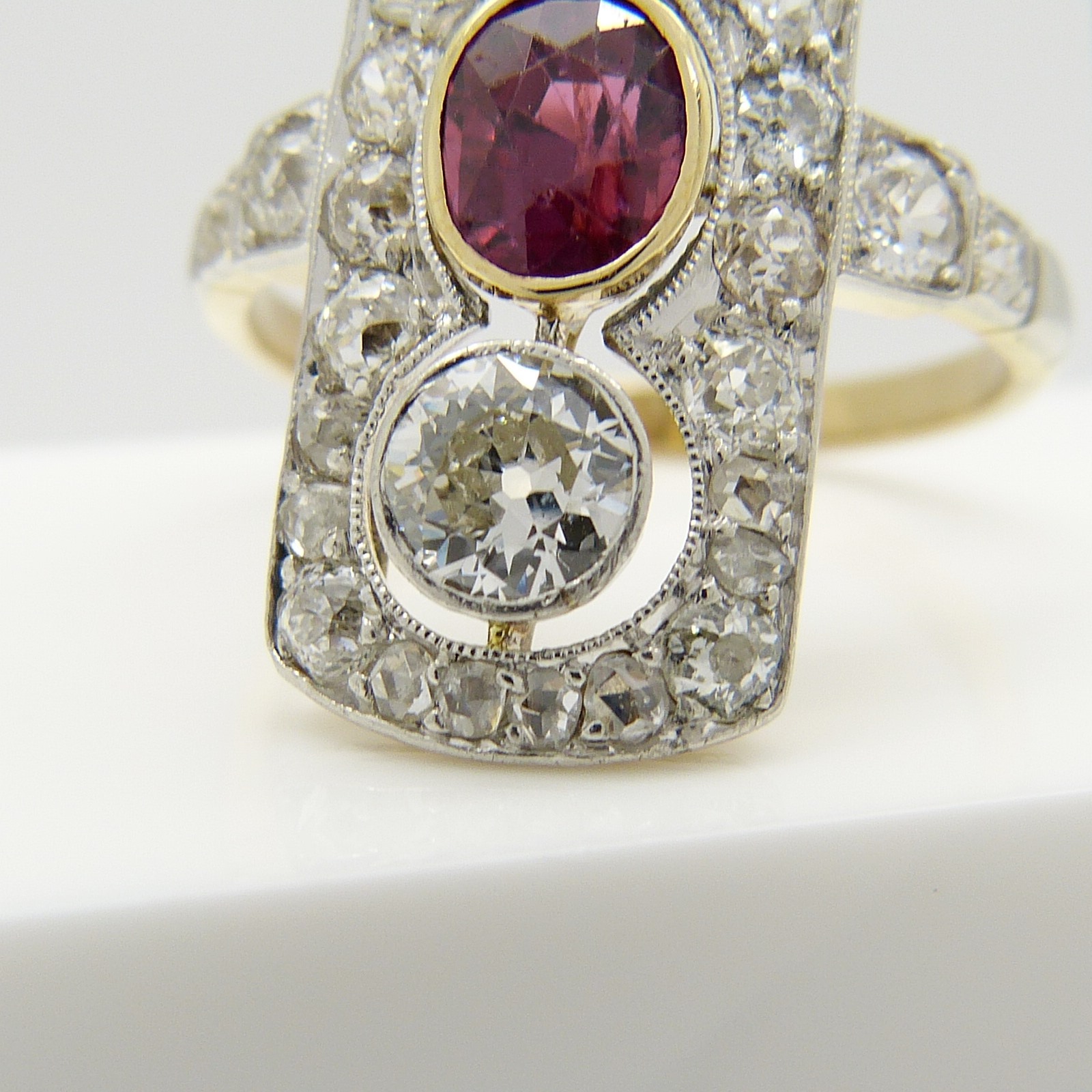 Fine quality Victorian antique ruby and old-cut diamond panel ring, in white and yellow gold - Image 5 of 6