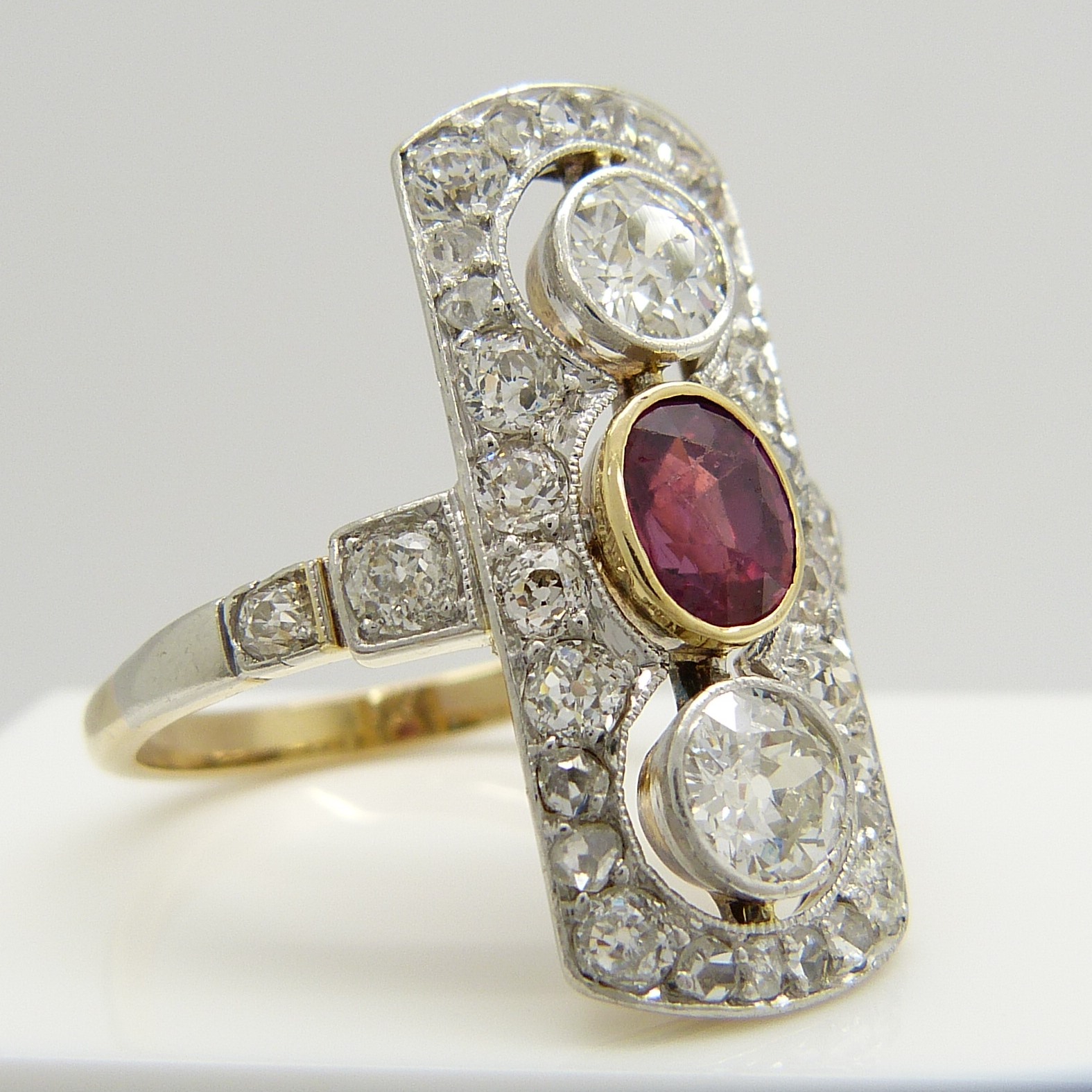 Fine quality Victorian antique ruby and old-cut diamond panel ring, in white and yellow gold - Image 2 of 6