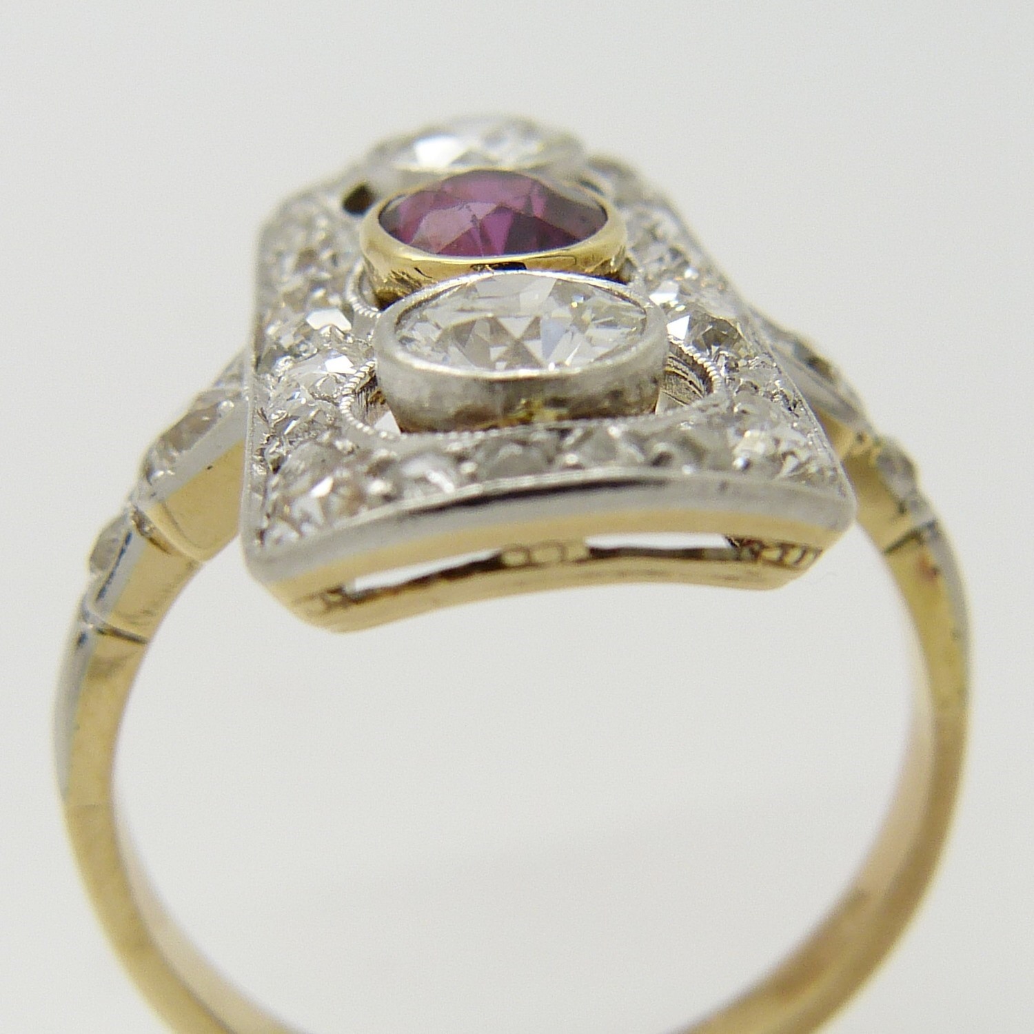 Fine quality Victorian antique ruby and old-cut diamond panel ring, in white and yellow gold - Image 6 of 6