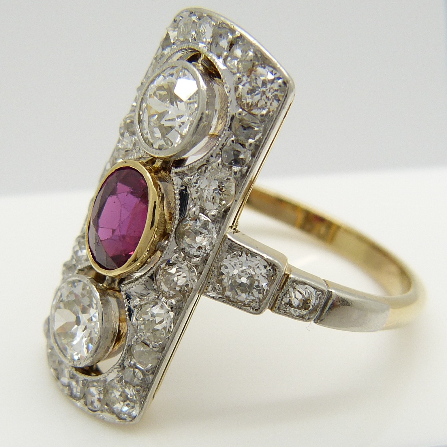 Fine quality Victorian antique ruby and old-cut diamond panel ring, in white and yellow gold - Image 3 of 6