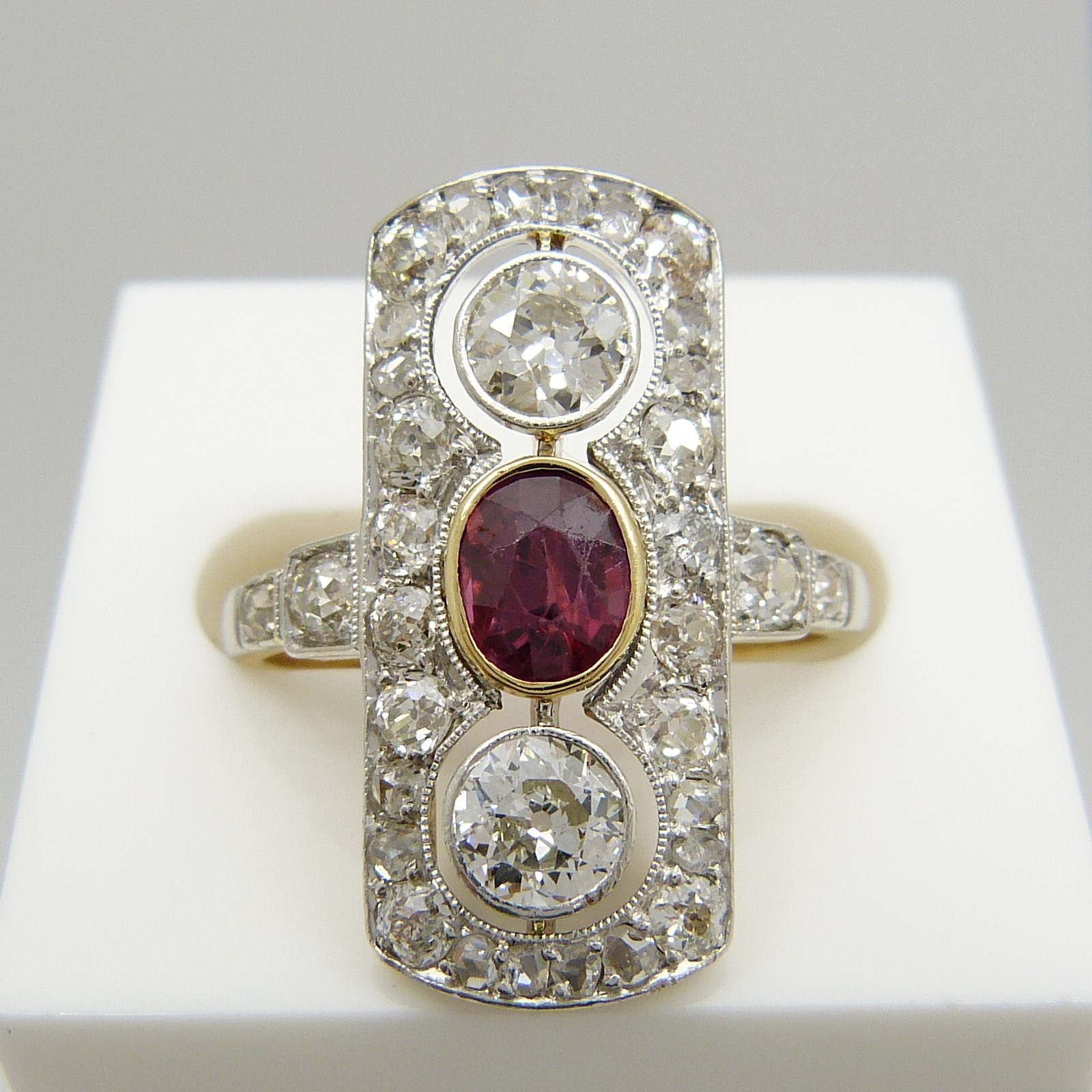 Fine quality Victorian antique ruby and old-cut diamond panel ring, in white and yellow gold - Image 4 of 6