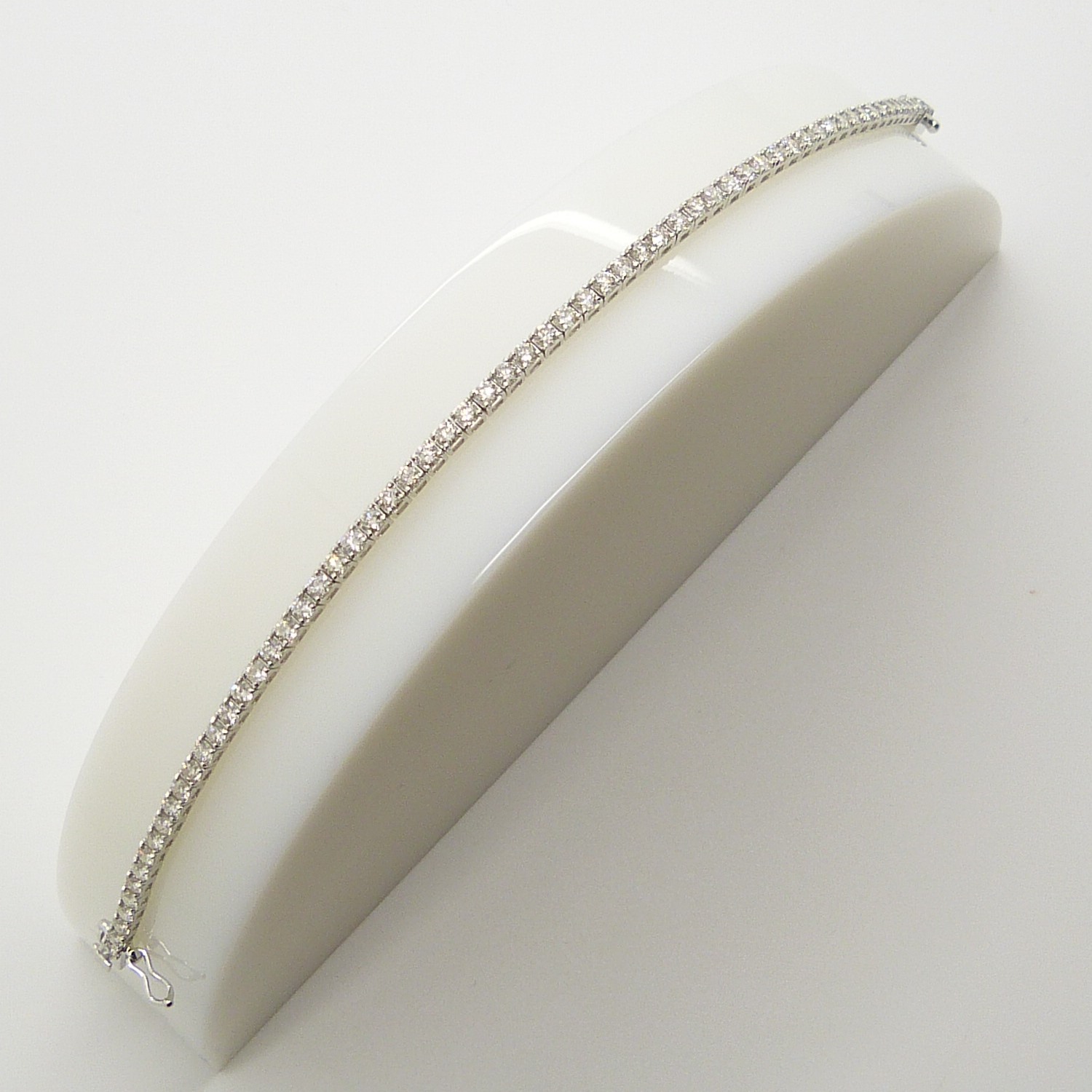 A stunning 18ct white gold 4.00 carat round brilliant-cut diamond line bracelet, boxed. - Image 2 of 6