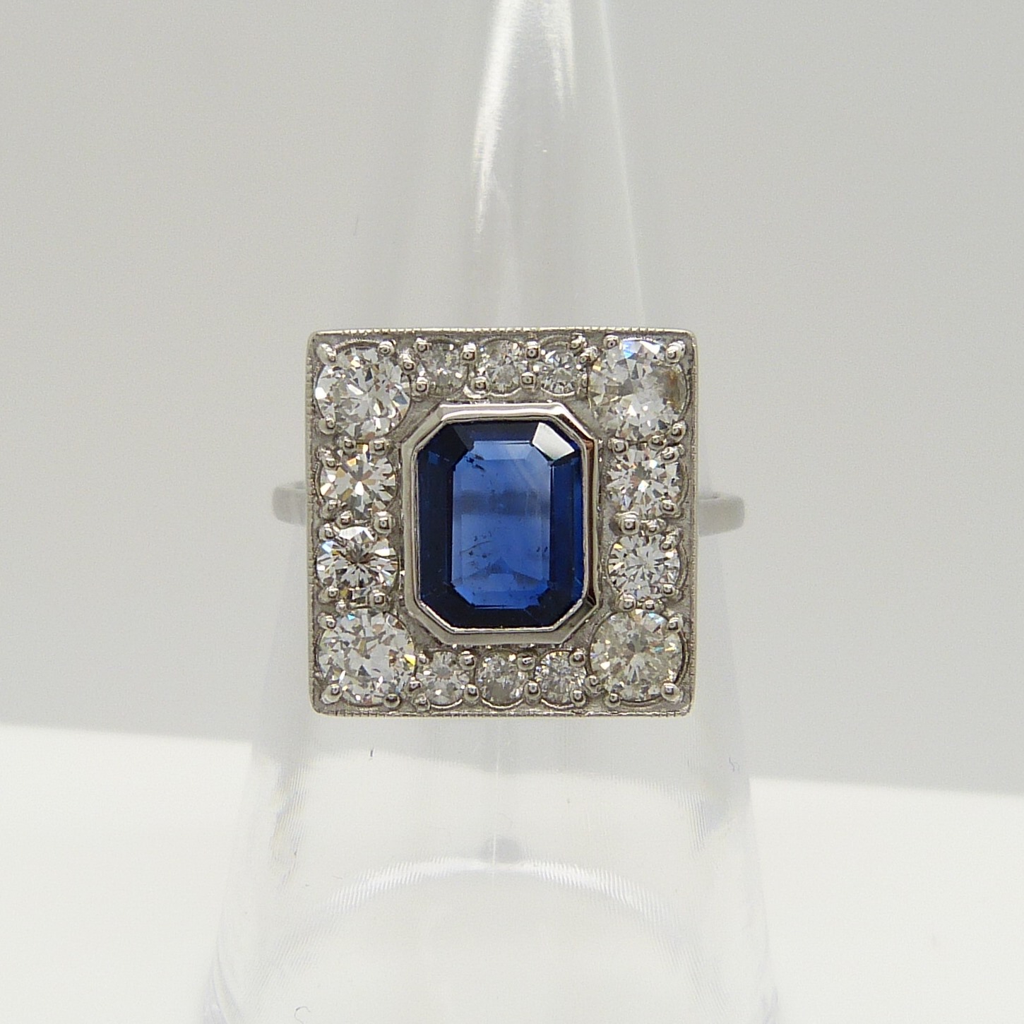 18ct white gold Art Deco-style sapphire and diamond panel ring with meshed pattern. - Image 2 of 5