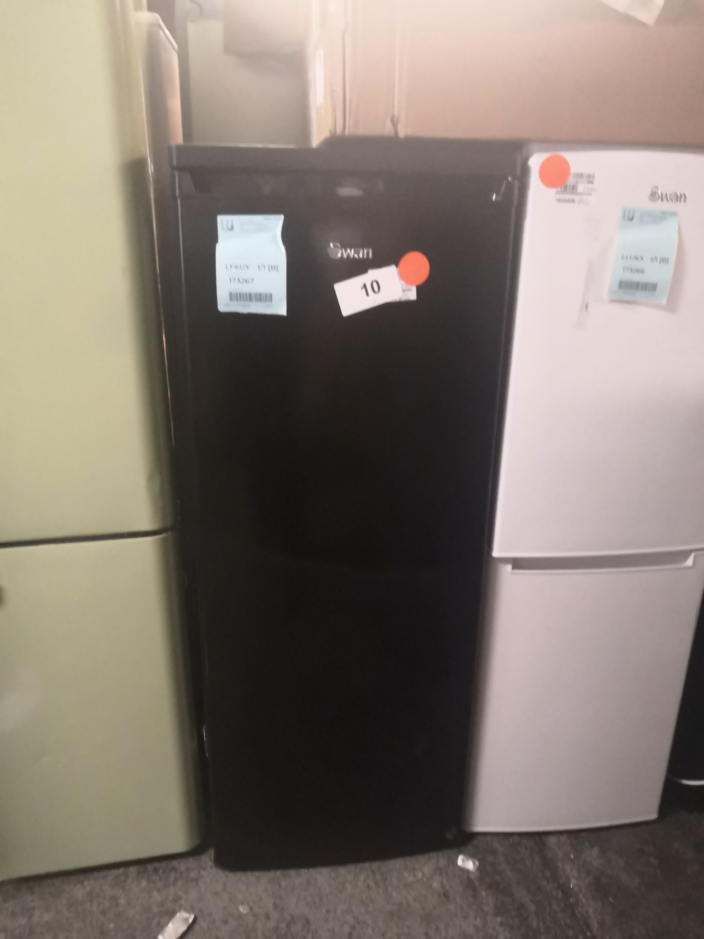 Swan sr8140b fridge [black] 143x55x58cm rrp: £274.0 - Image 2 of 2