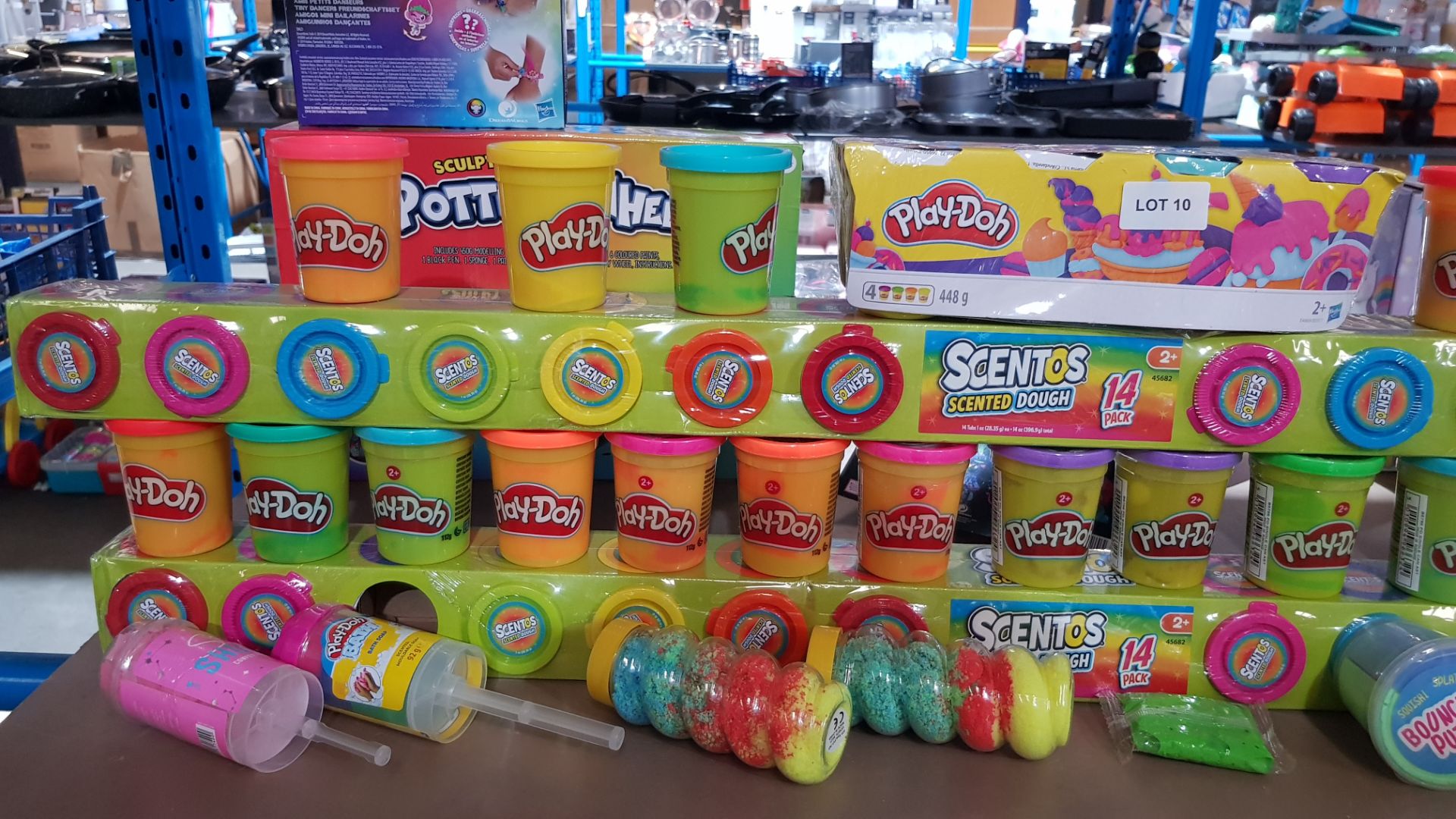 (R3N) To Include Mixed Playdoh Items, Bouncing Putty & Crayola Colour In Mug - Image 2 of 3