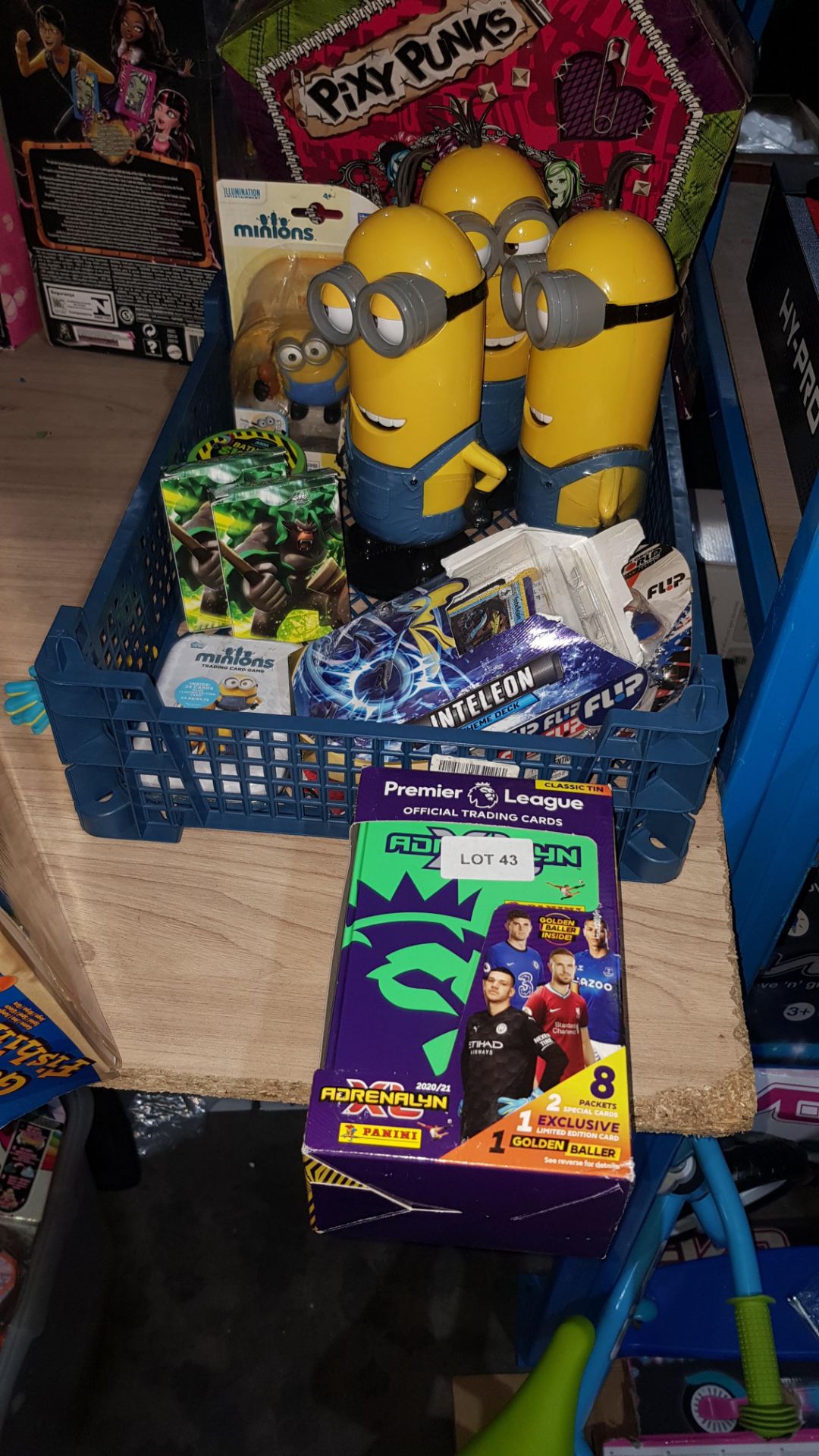 (R3H) To Include 3 X Minions, 1 X Minions Wind Up Toy, 1 X Minions Trading Game Pack & 1 X Premier