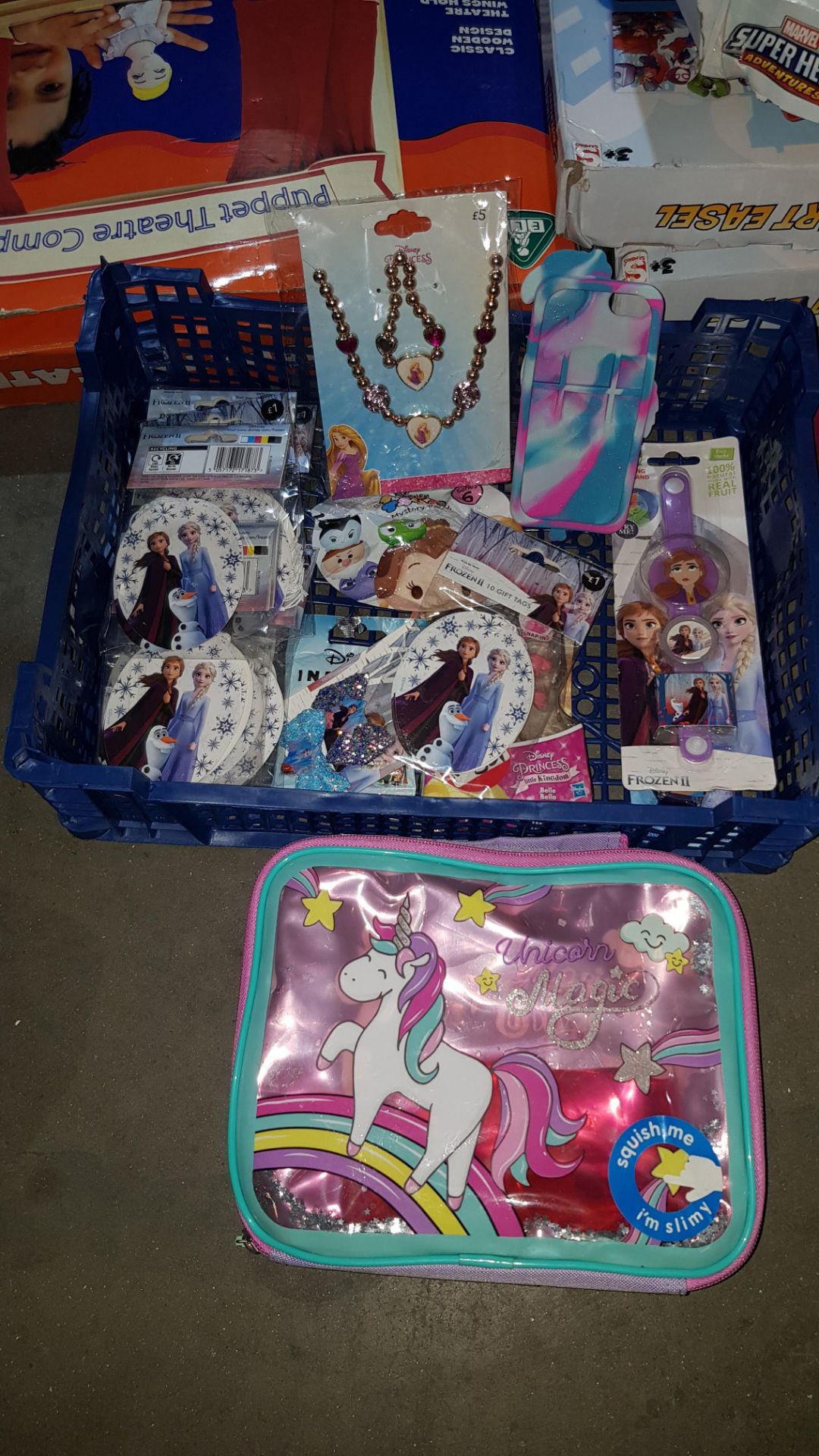 (R3N) To Include 2 X Disney Frozen LED Shadow Lights, Mixed Disney Frozen Items, & 4 X Present Pets - Image 2 of 3