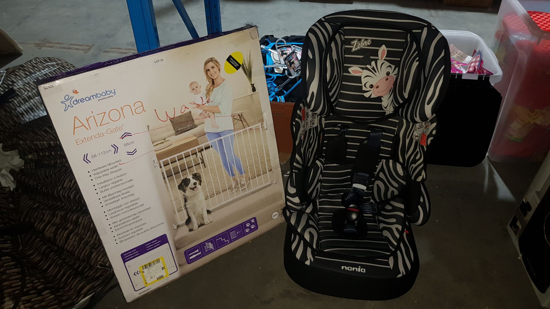 (R7N) 2 Items : 1 X Dreambaby Arizona Extenda Gate & 1 X Nania Zebra Car Seat