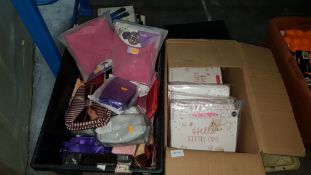 (R10L) Contents Of 2 Boxes : To Include Magic Travel Pouch, Mixed Style Make Up / Travel Bags & 7 X