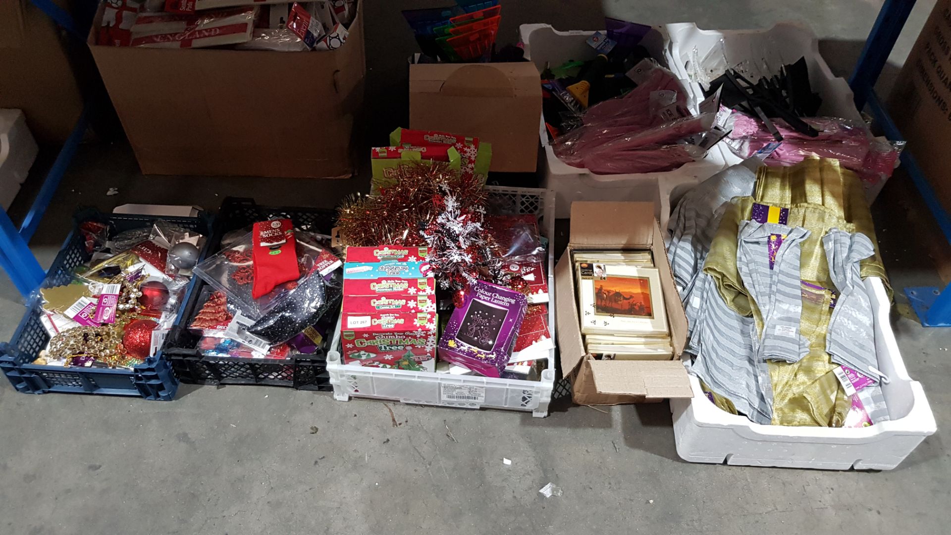 (R9J) Christmas. Contents Of Racking & Floor. Very Large Quantity Of Mixed Christmas Items. (All Ne - Image 5 of 15