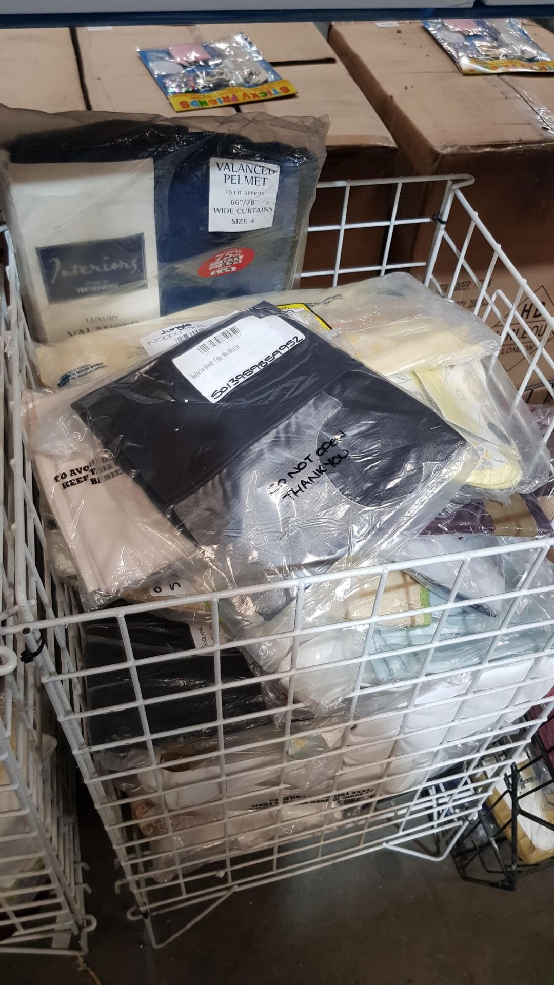 (R4N) Fabric. Contents of 4 Cages : A Quantity Of Mixed Dunelm Mill / Dorma Items. To Include Fitted - Image 4 of 5