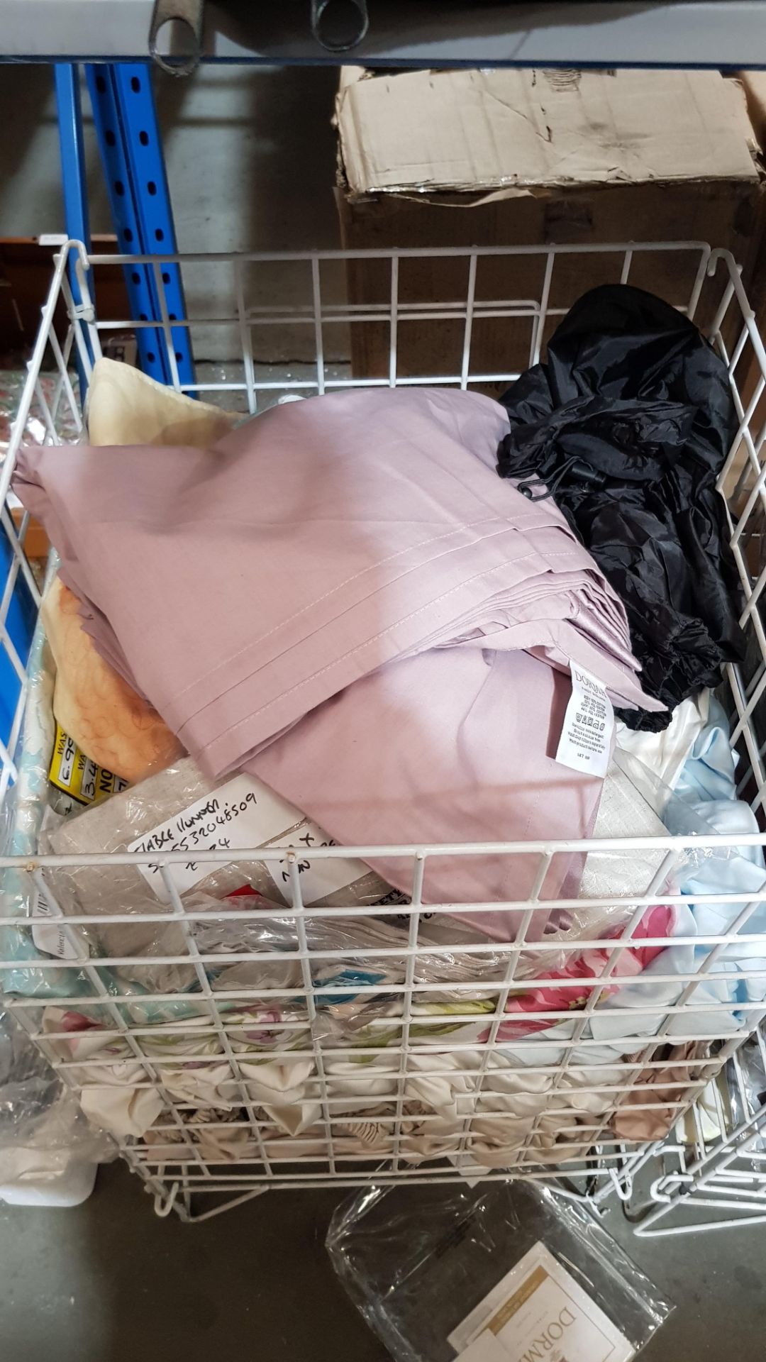 (R4N) Fabric. Contents of 4 Cages : A Quantity Of Mixed Dunelm Mill / Dorma Items. To Include Fitted - Image 3 of 5