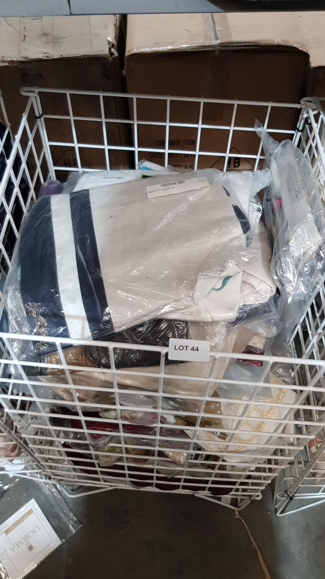 (R4N) Fabric. Contents of 4 Cages : A Quantity Of Mixed Dunelm Mill / Dorma Items. To Include Fitted - Image 2 of 5